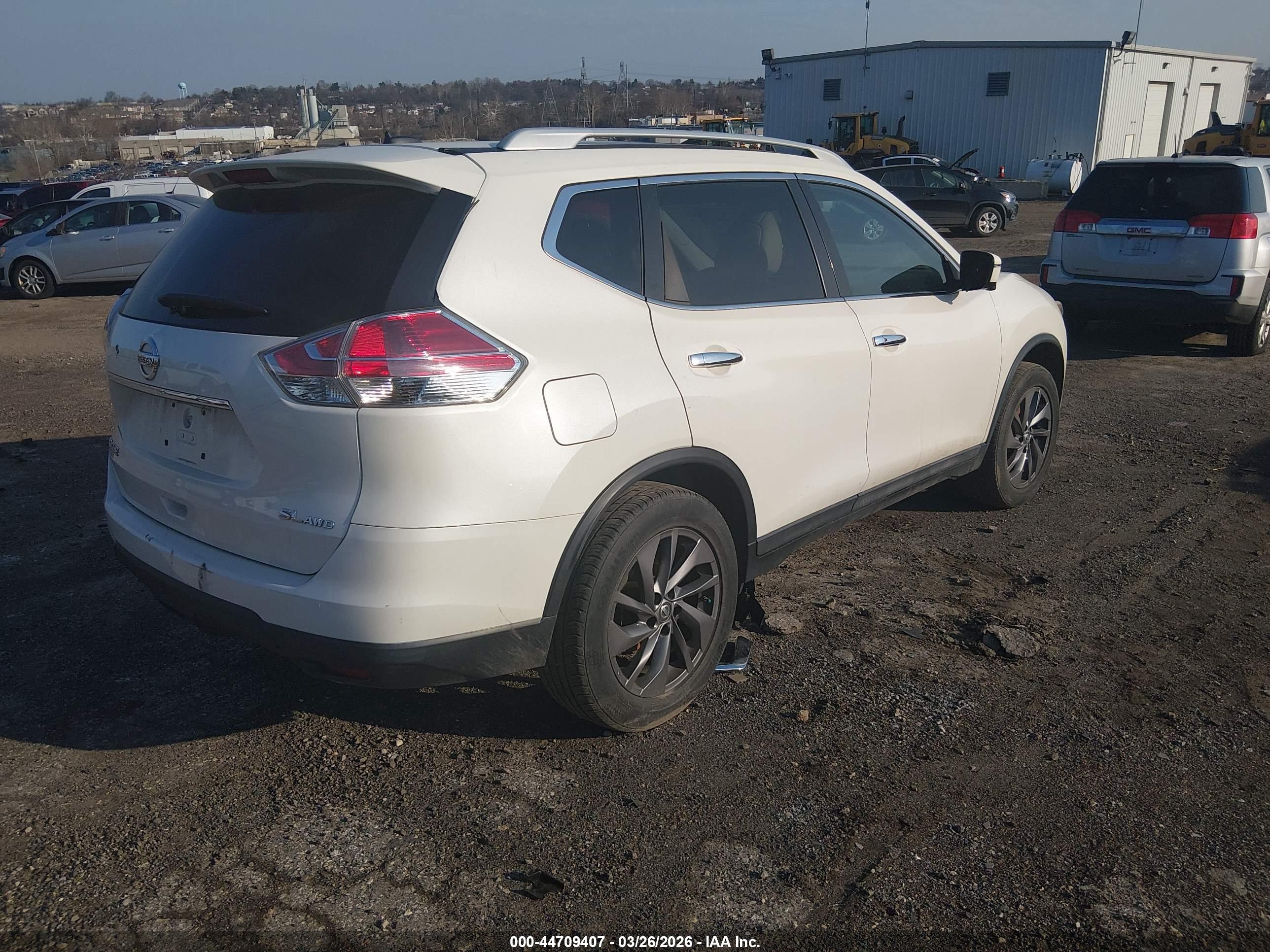 NISSAN ROGUE image 4