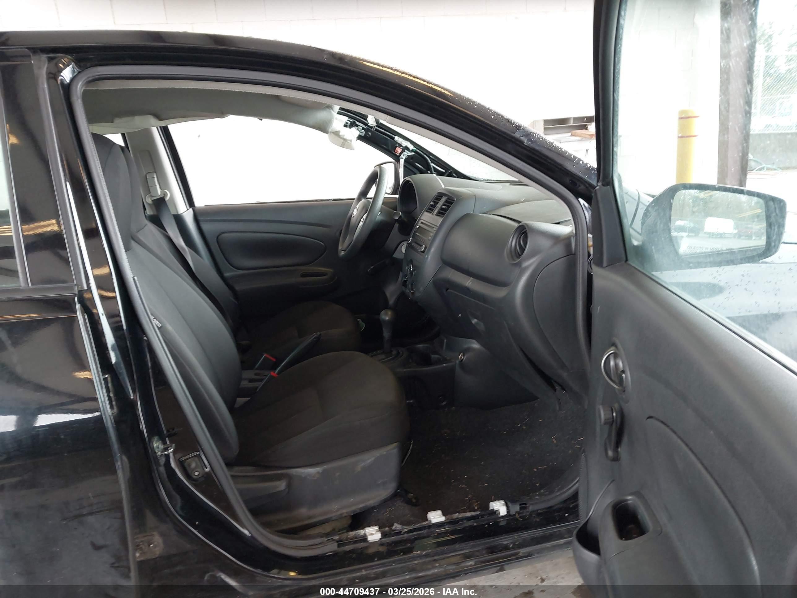 NISSAN VERSA image 5