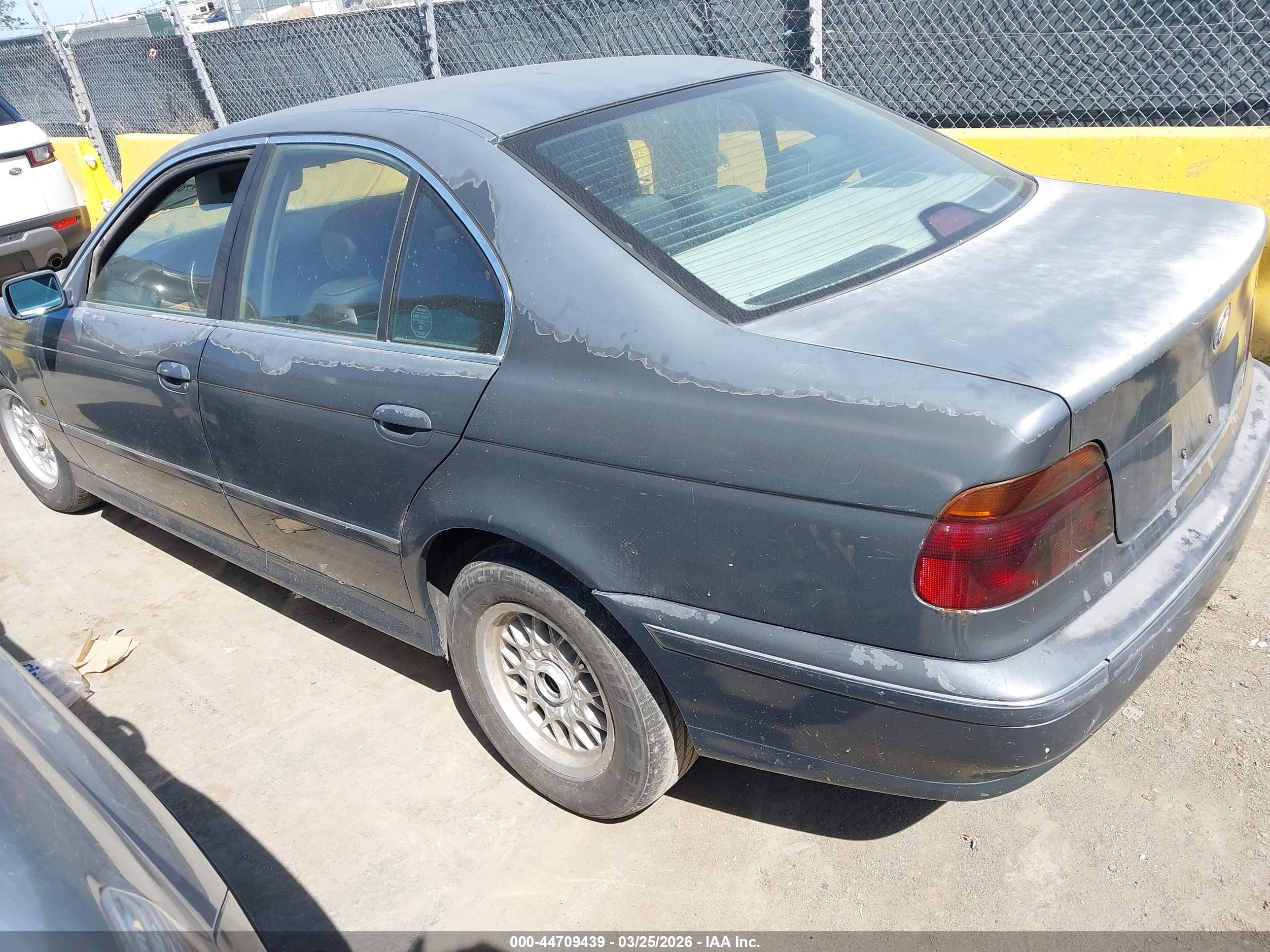 BMW 528I image 3