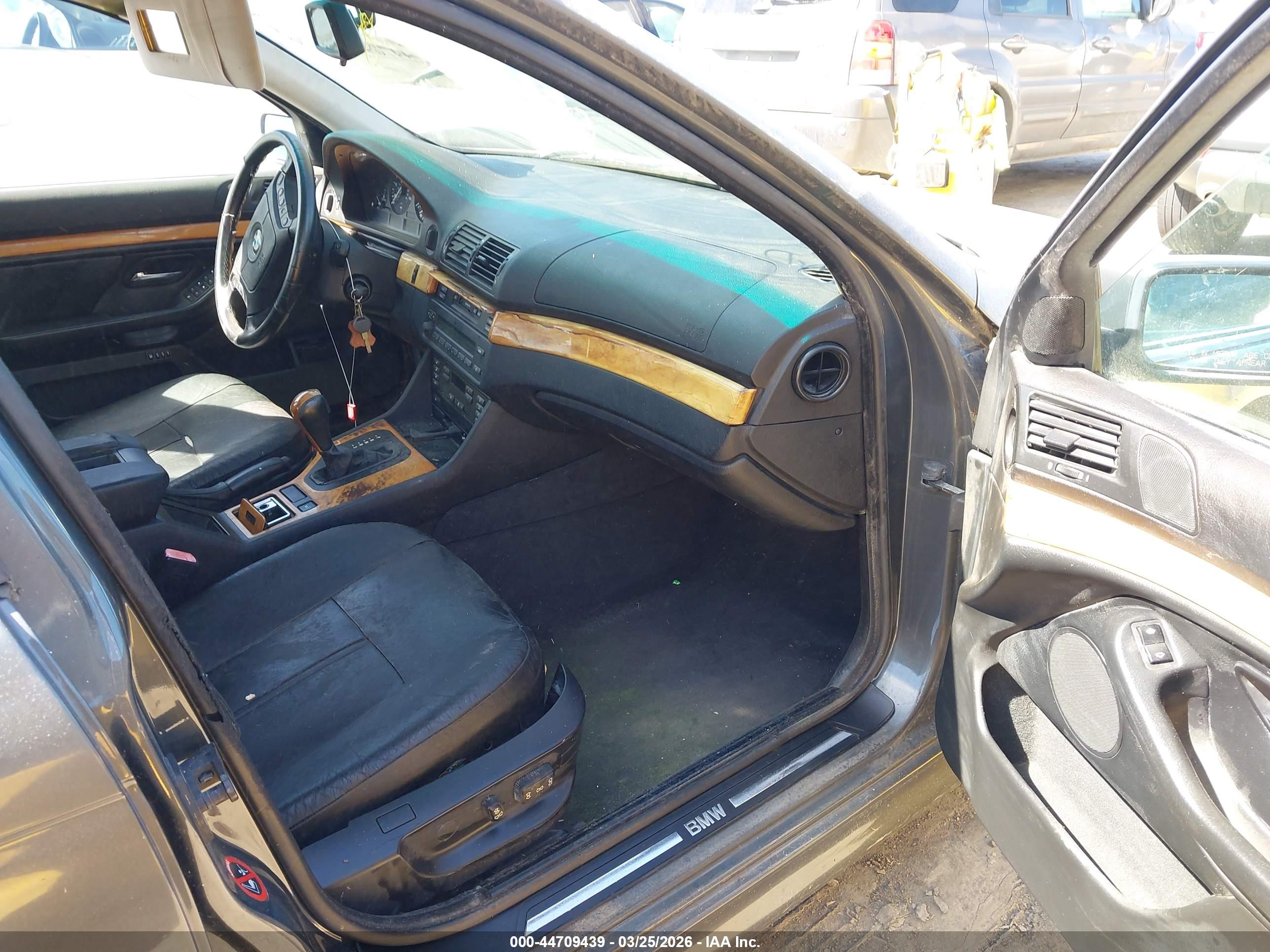 BMW 528I image 5