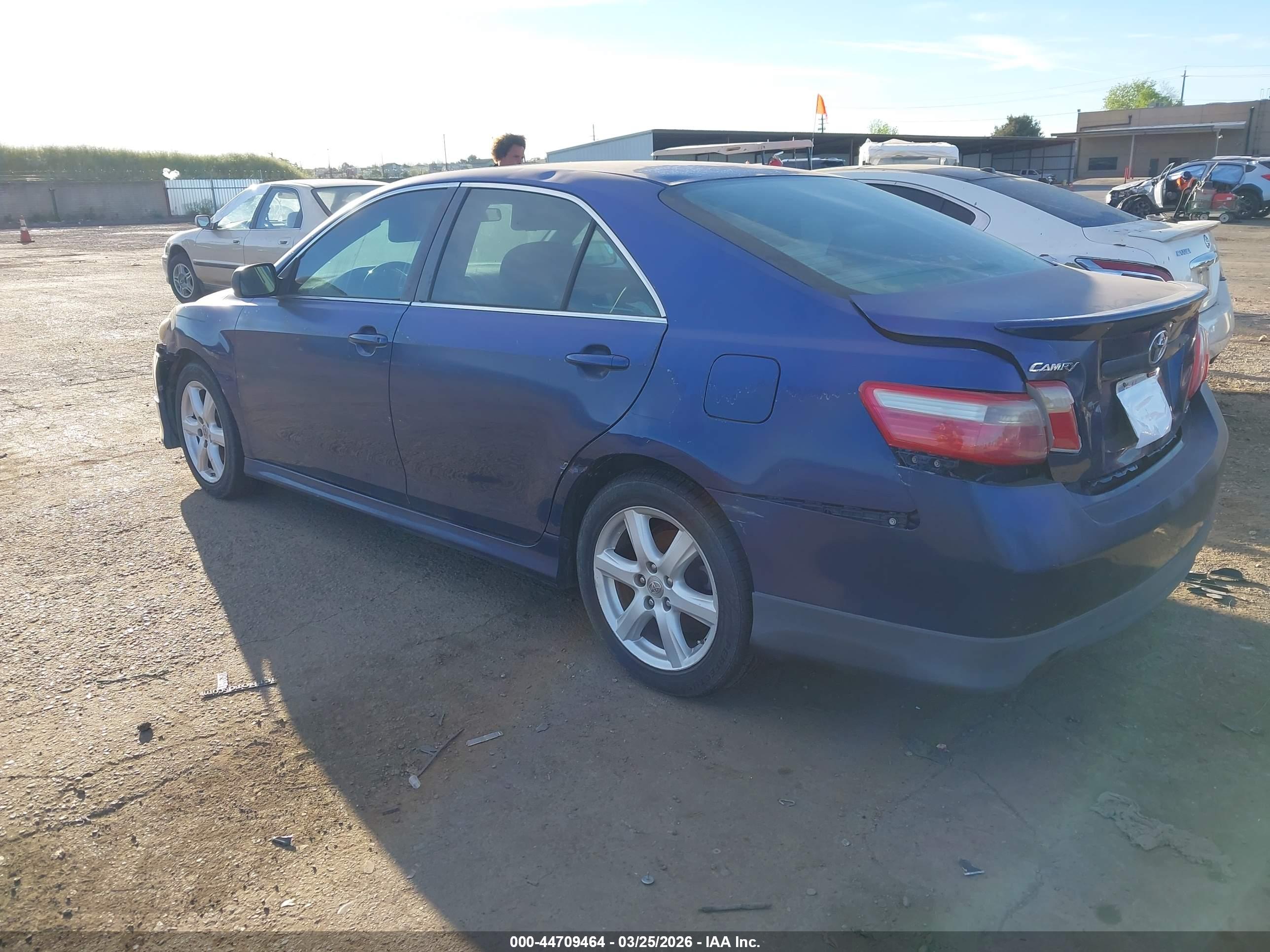 TOYOTA CAMRY image 3