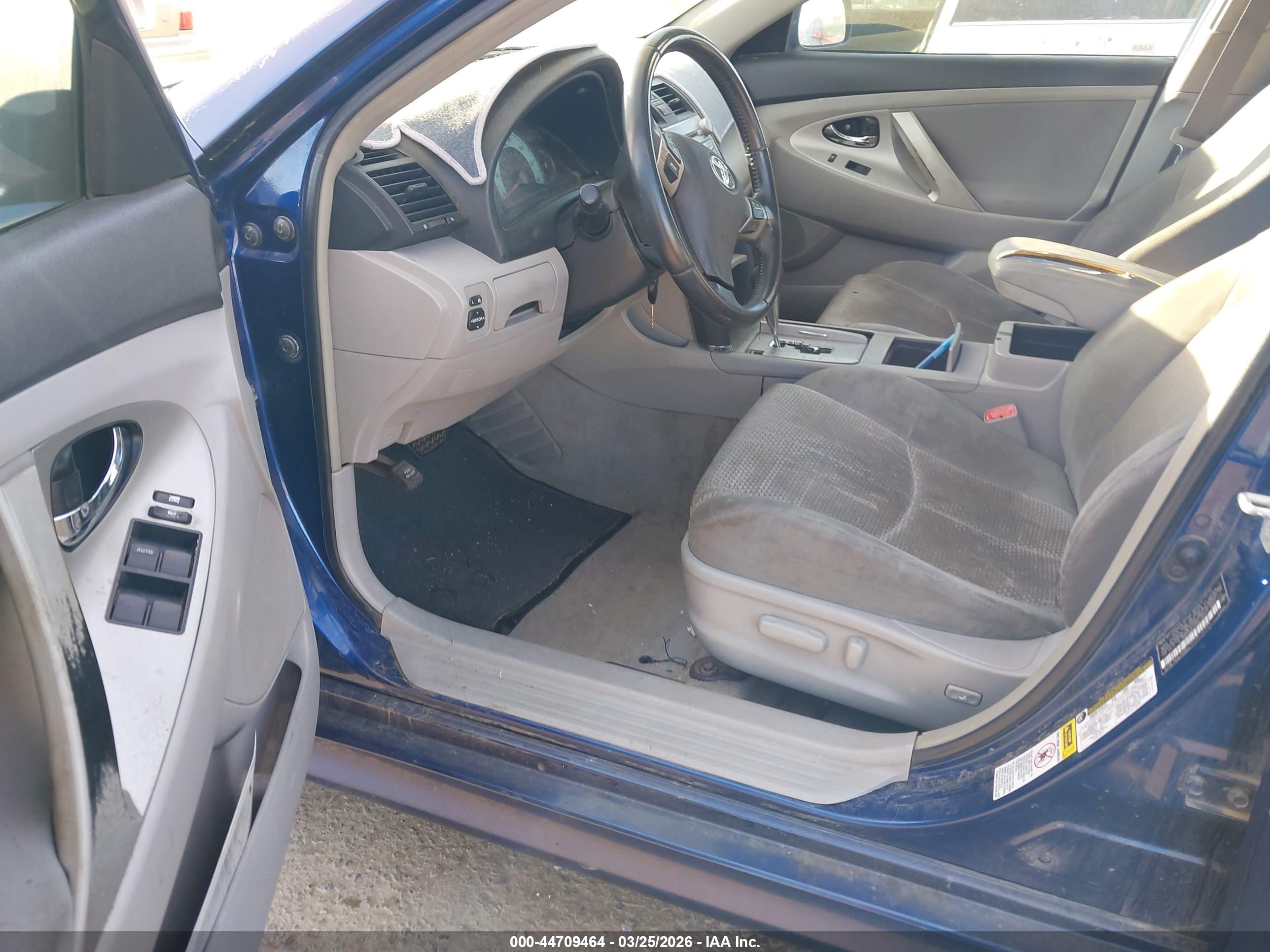TOYOTA CAMRY image 5