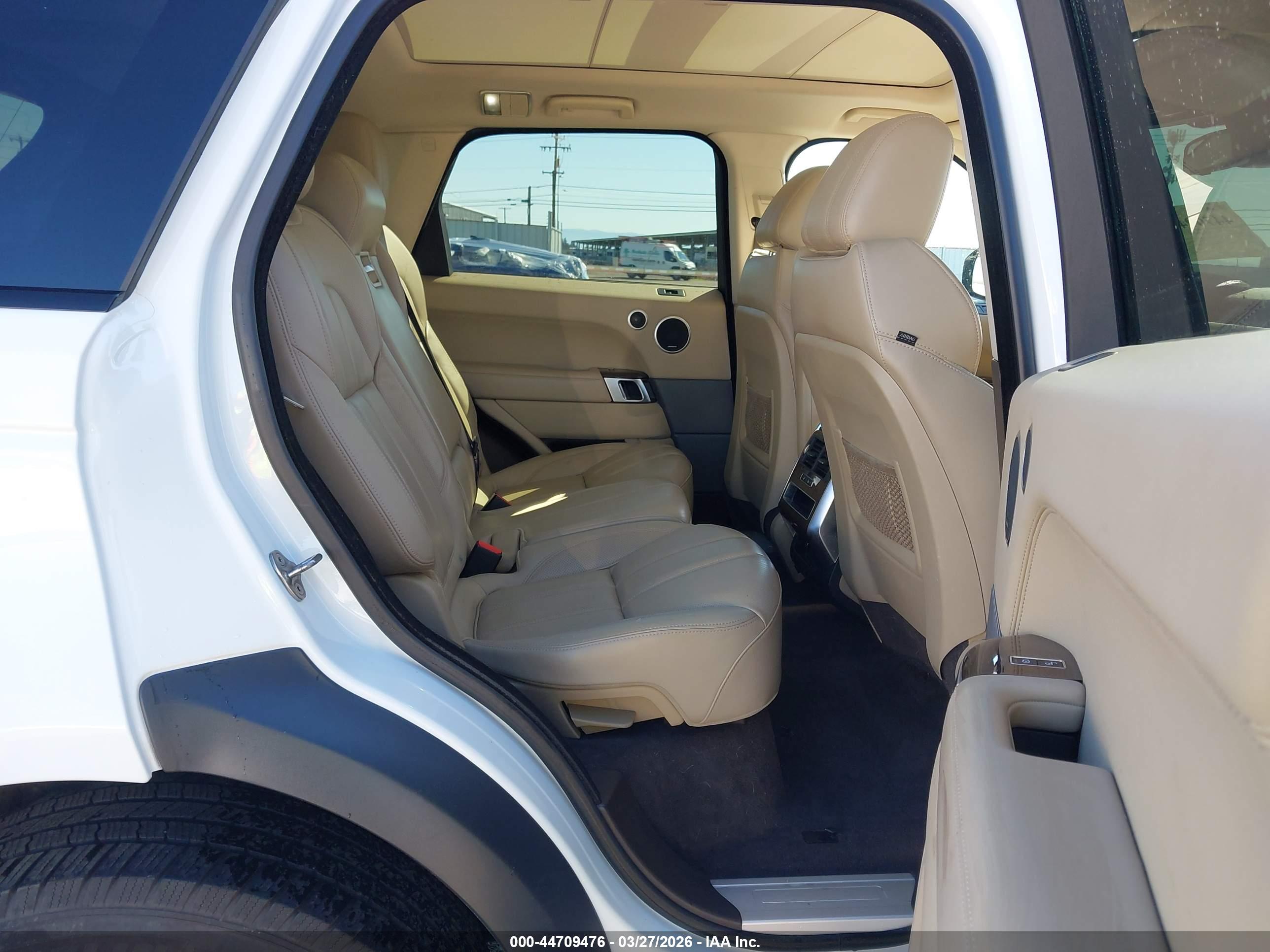LAND ROVER image 8