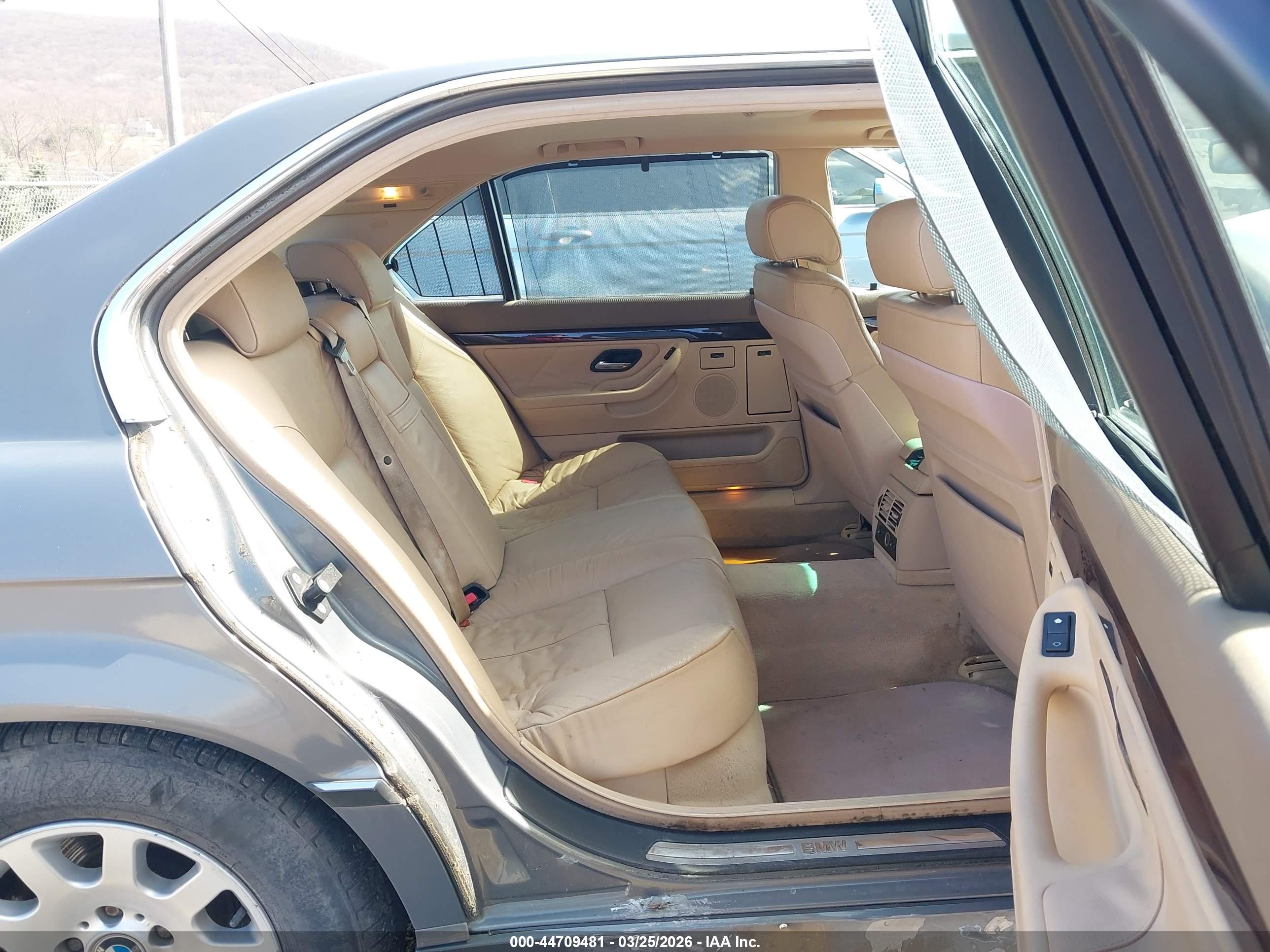 BMW 740IL image 8