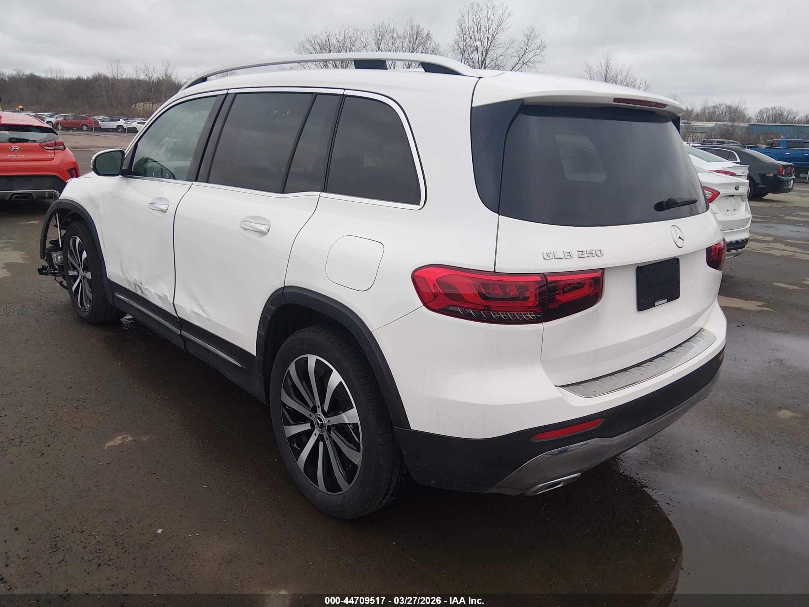 MERCEDES-BENZ GLB image 3
