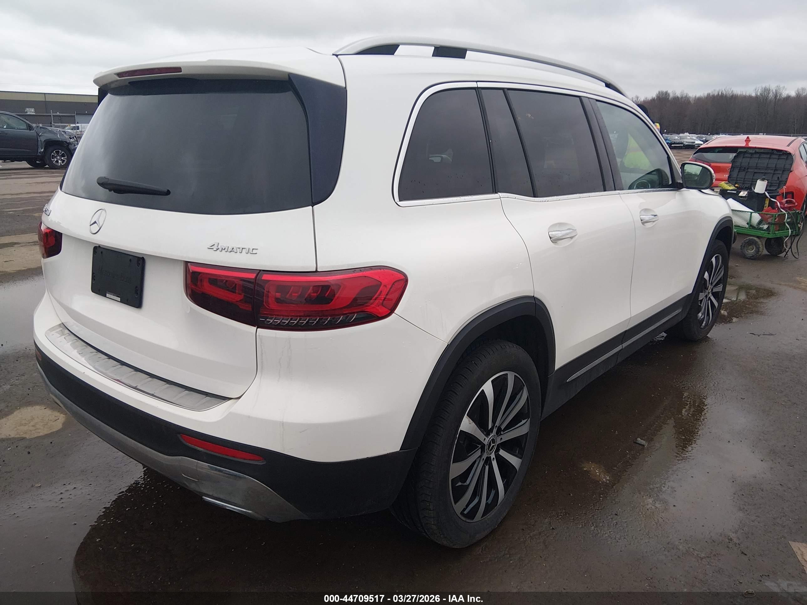 MERCEDES-BENZ GLB image 4