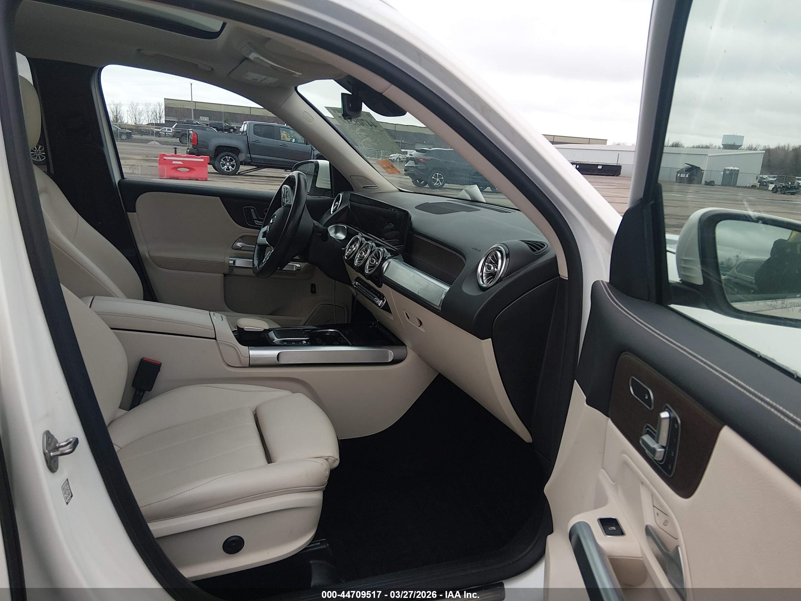 MERCEDES-BENZ GLB image 5