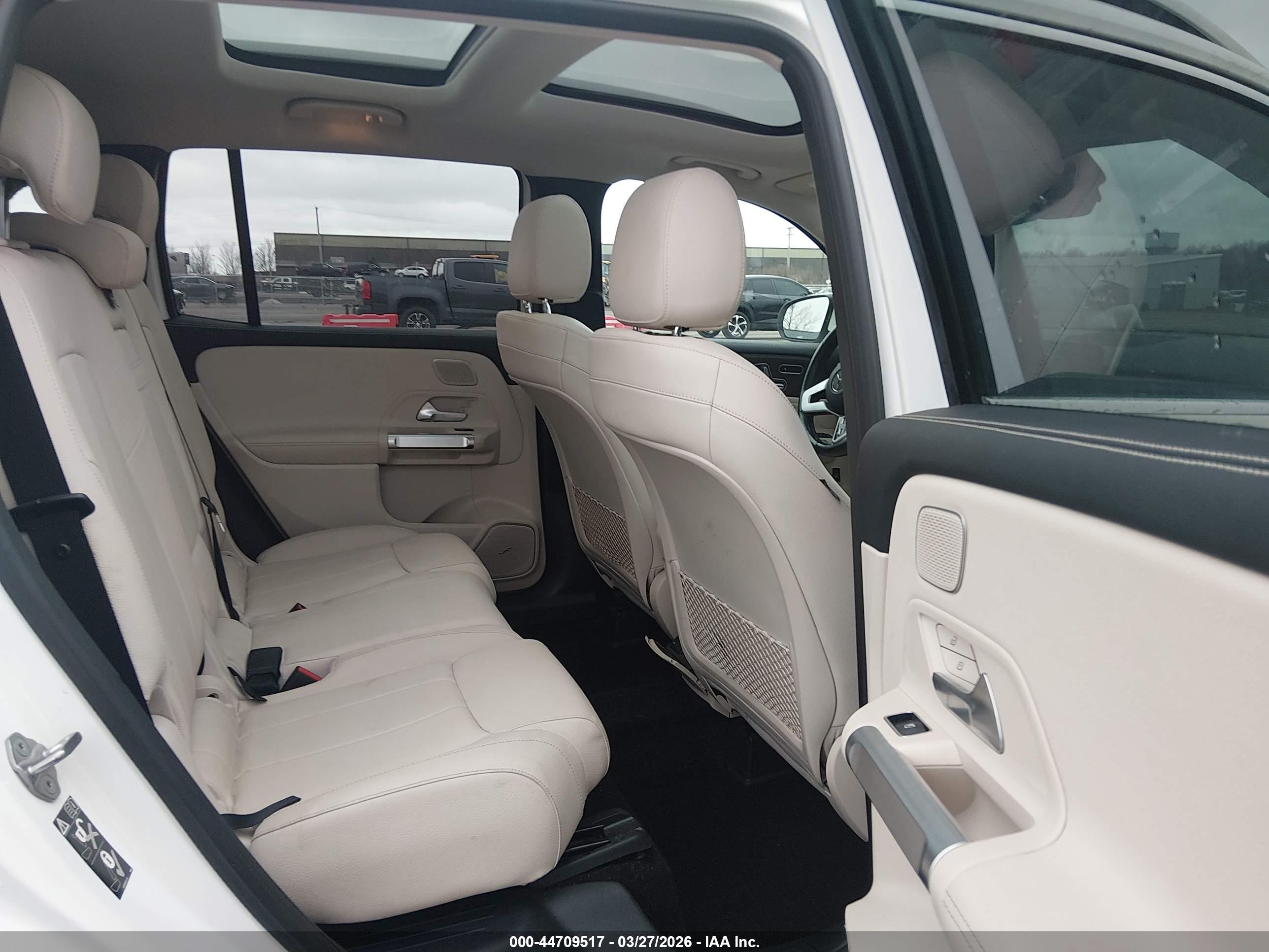 MERCEDES-BENZ GLB image 8