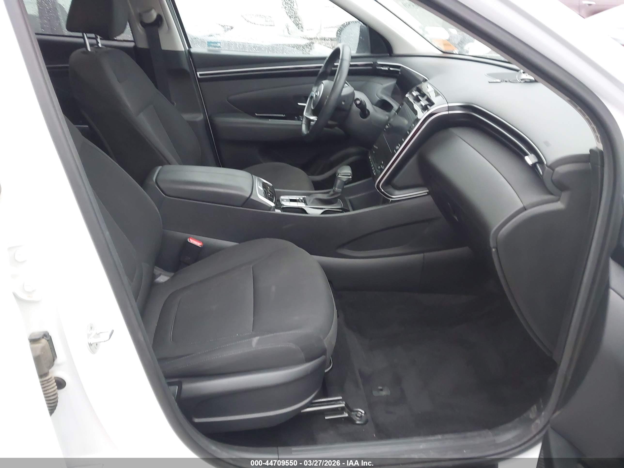 HYUNDAI TUCSON image 5