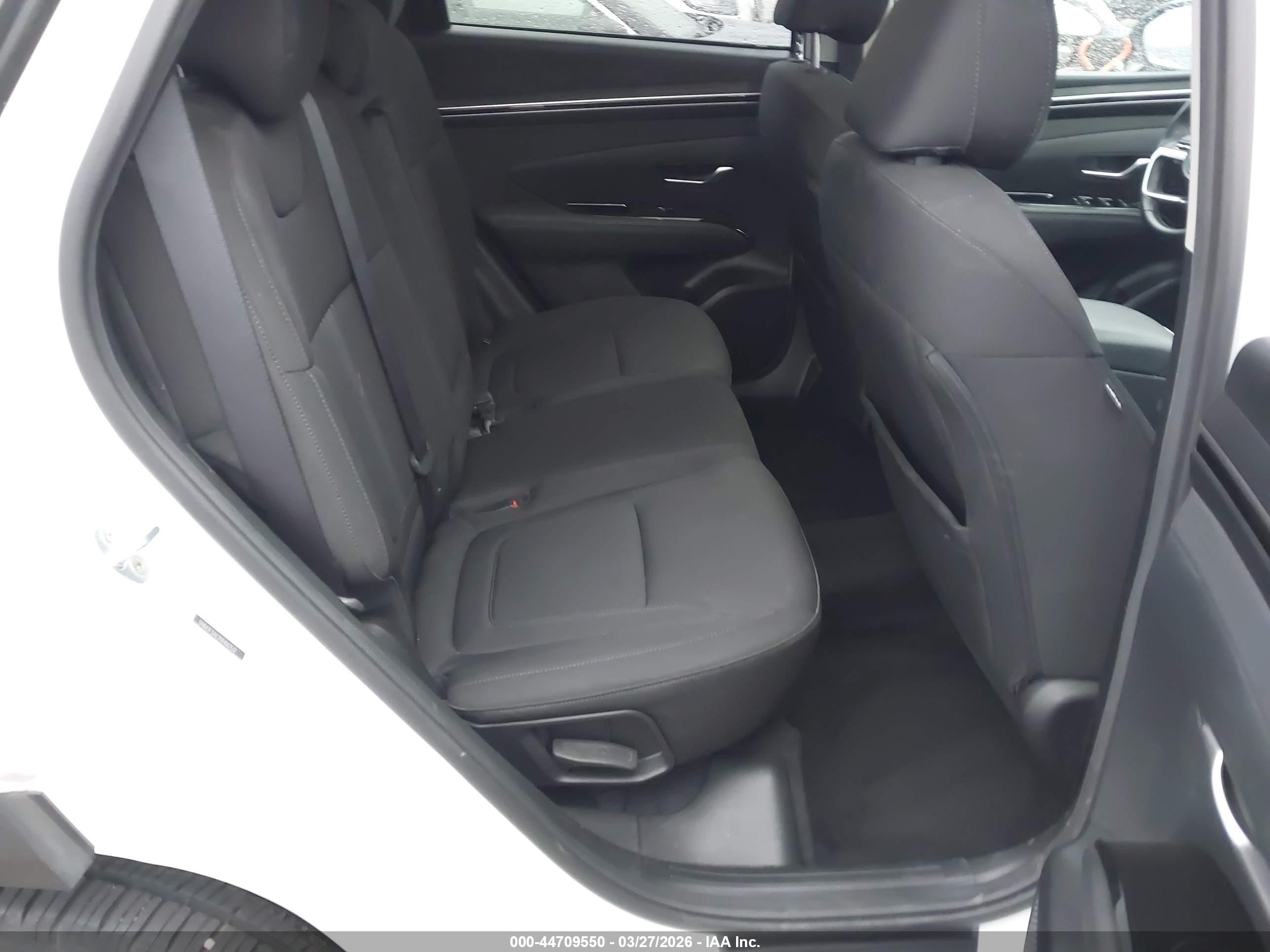 HYUNDAI TUCSON image 8