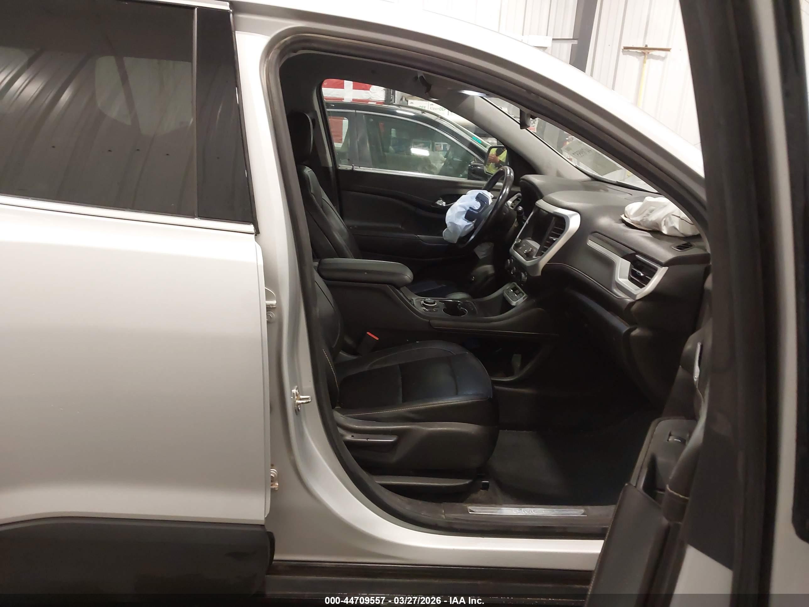 GMC ACADIA image 5