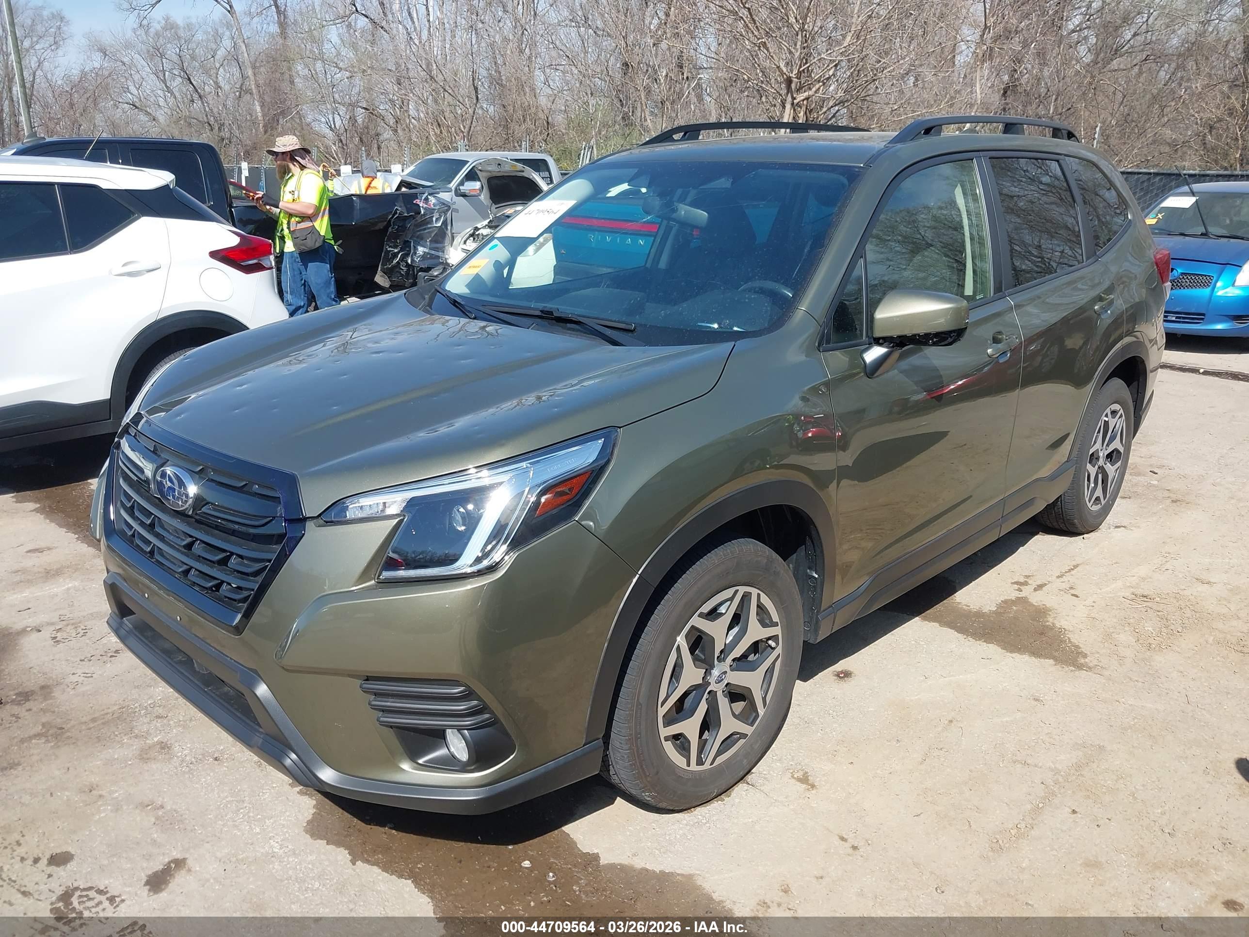 SUBARU FORESTER image 2