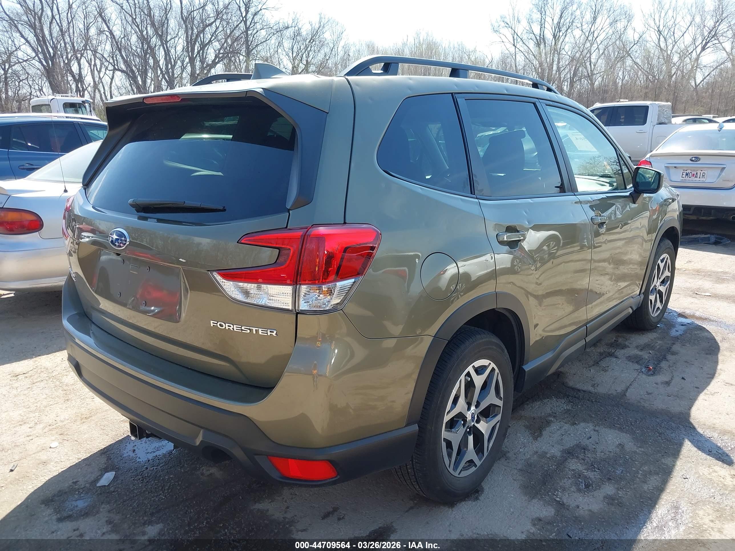 SUBARU FORESTER image 4