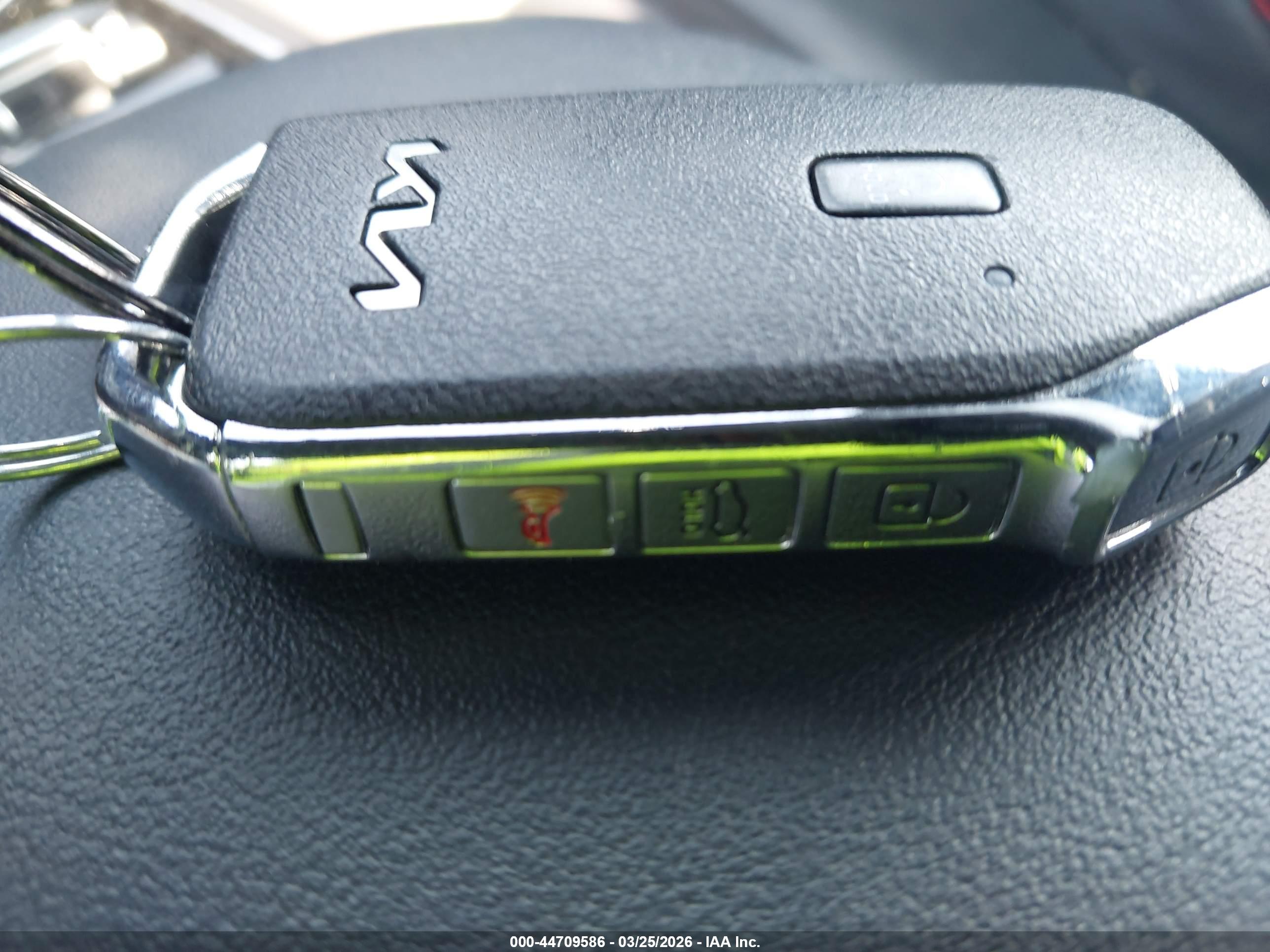KIA K5 image 11