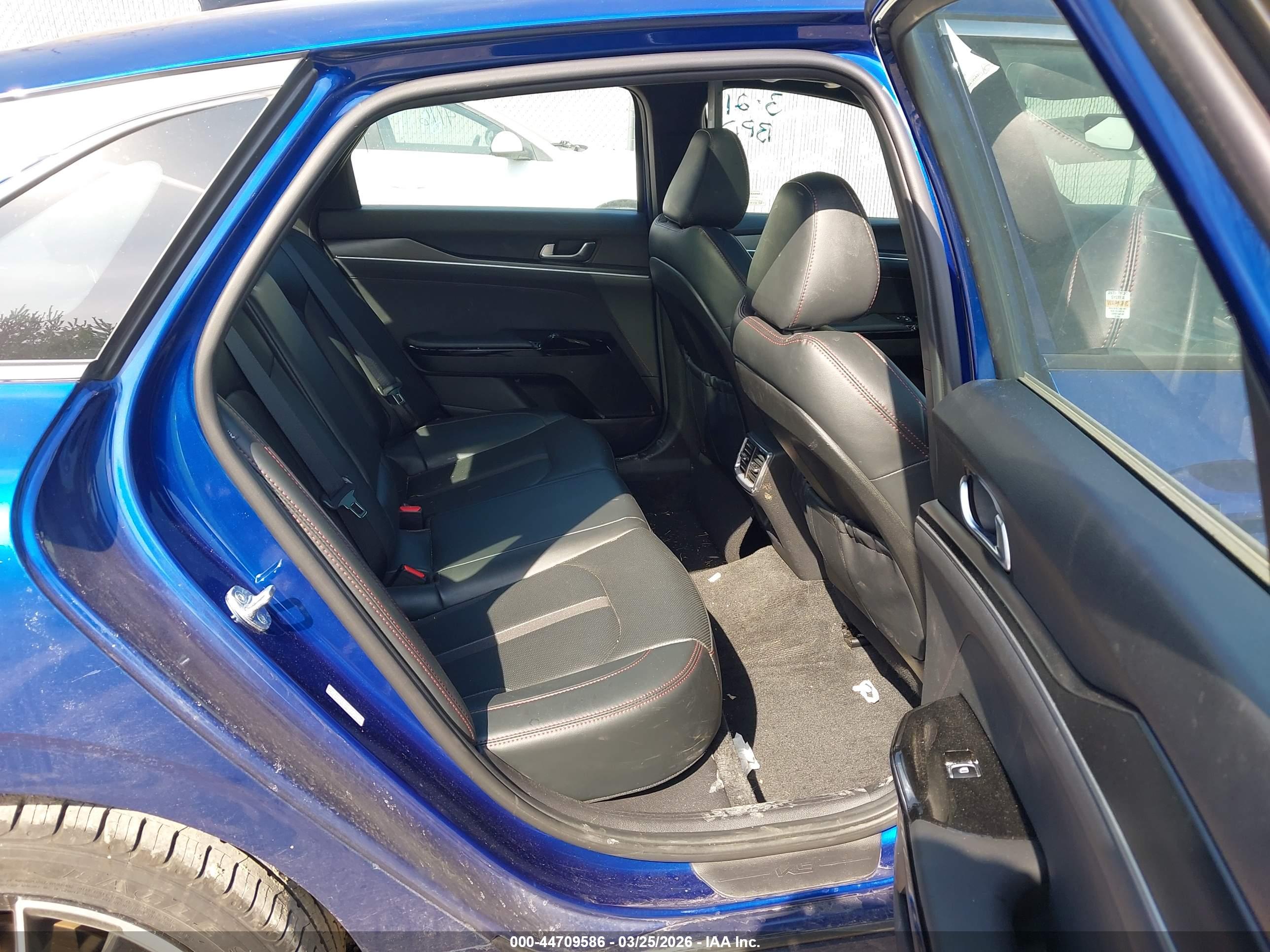 KIA K5 image 8
