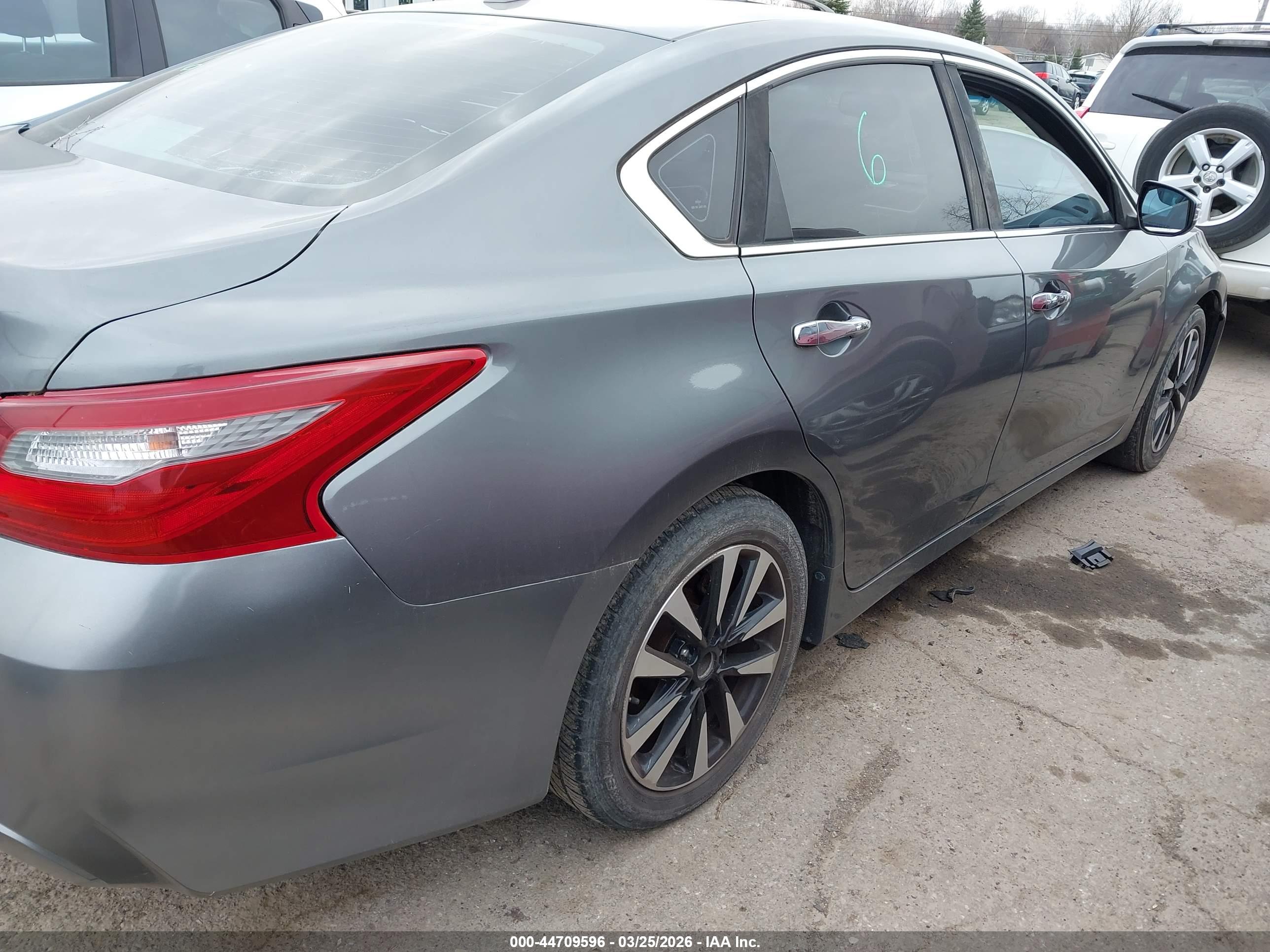 NISSAN ALTIMA image 4