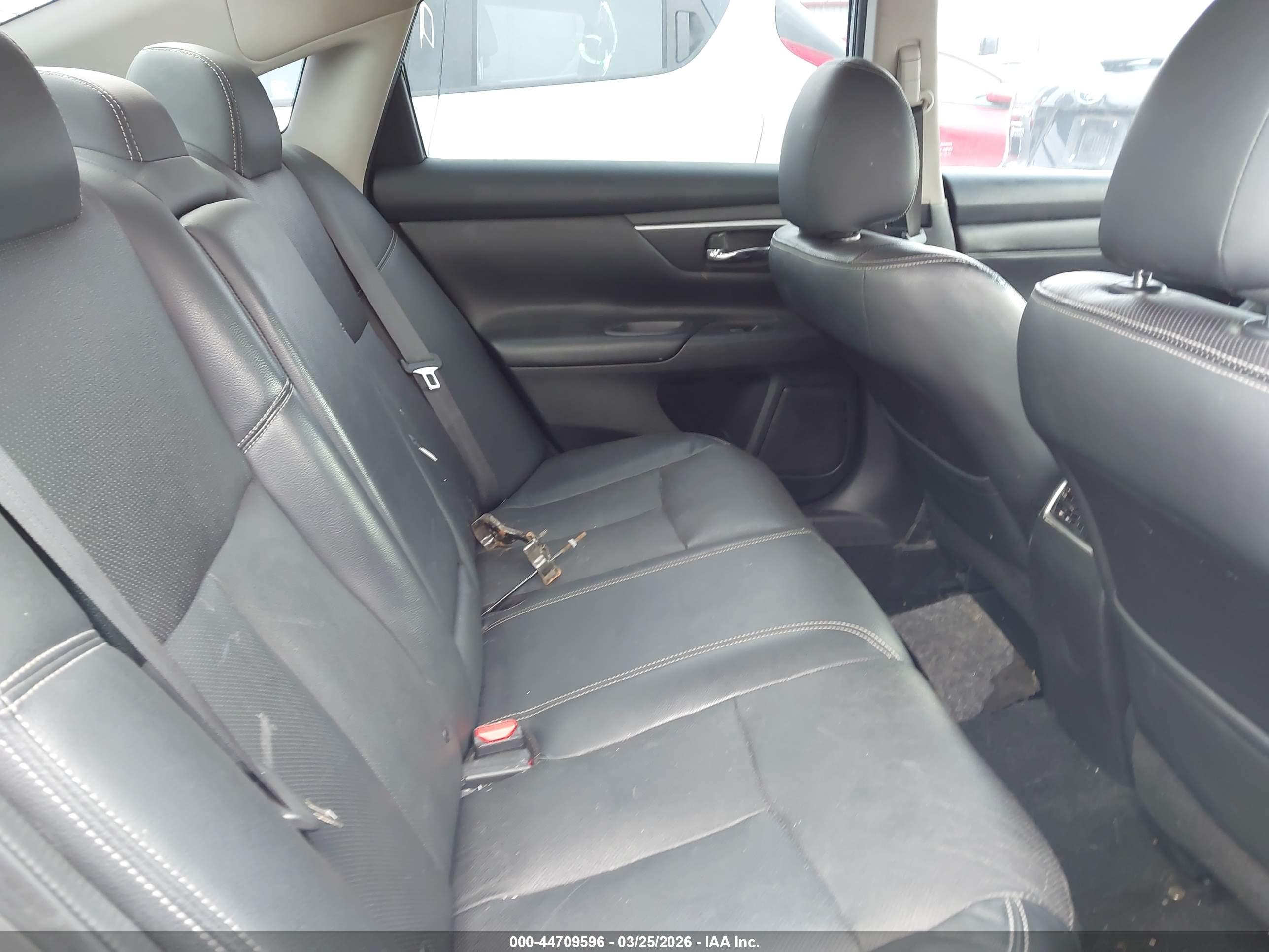 NISSAN ALTIMA image 8