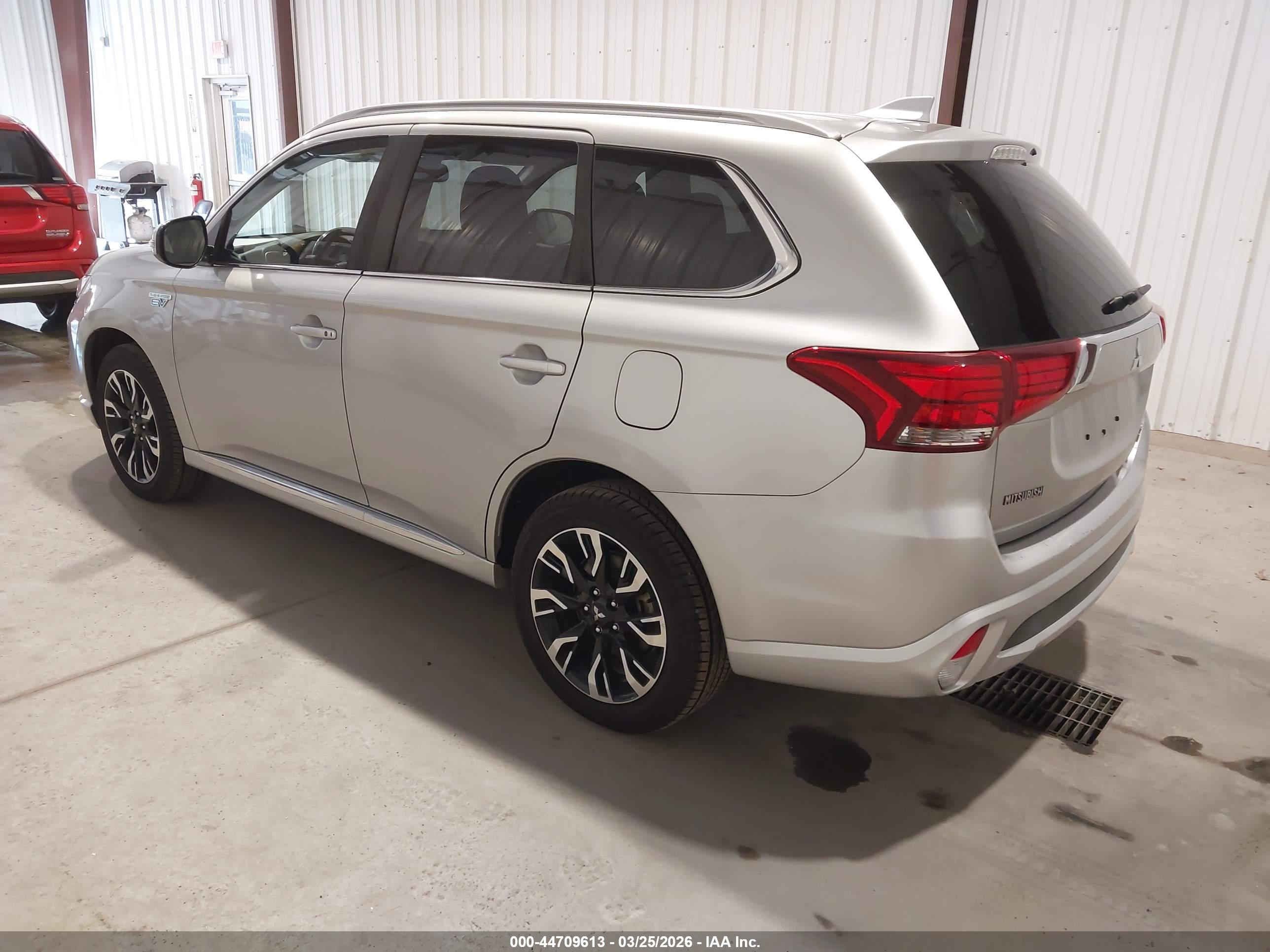 MITSUBISHI OUTLANDER image 3