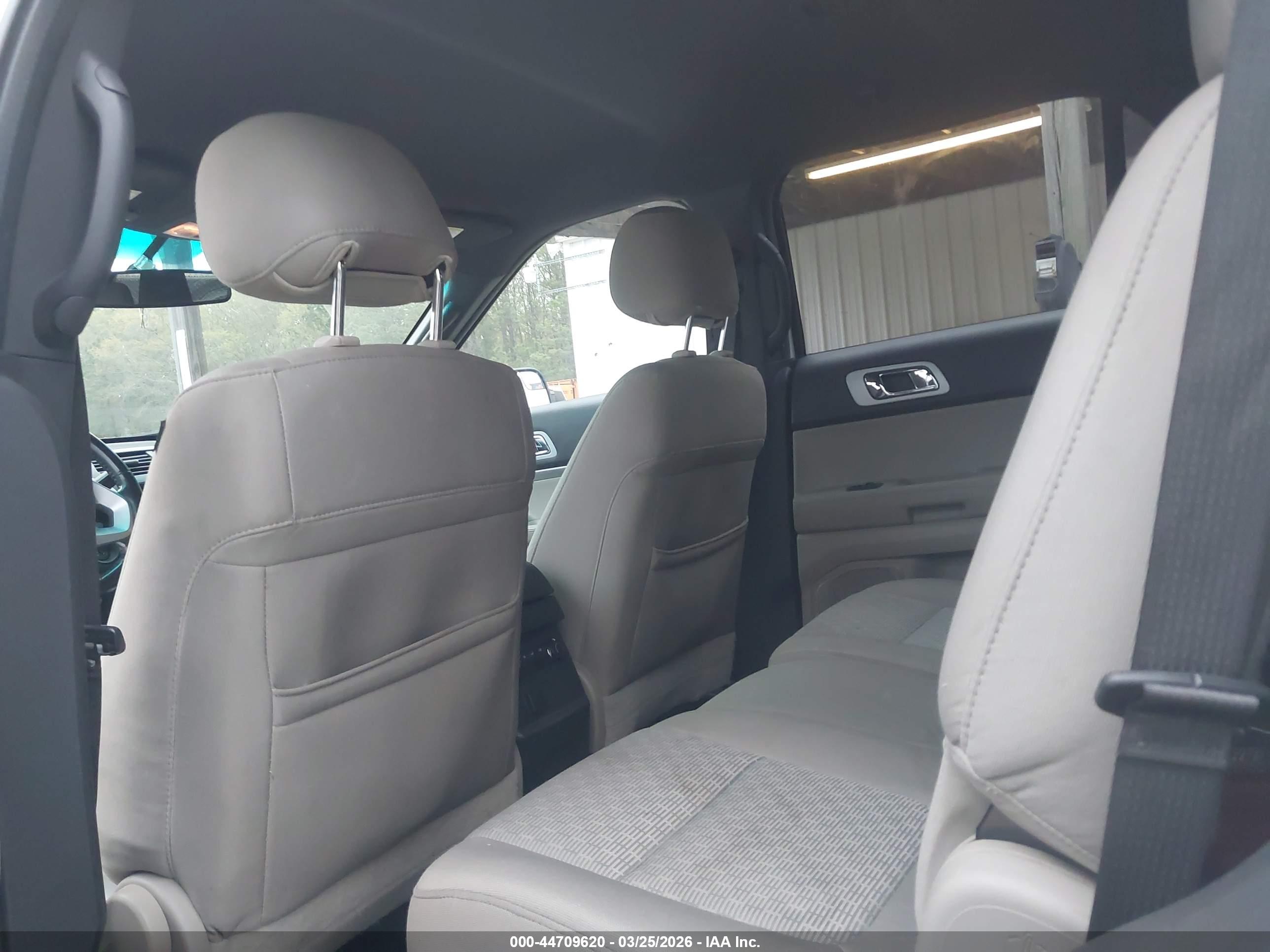 FORD EXPLORER image 8