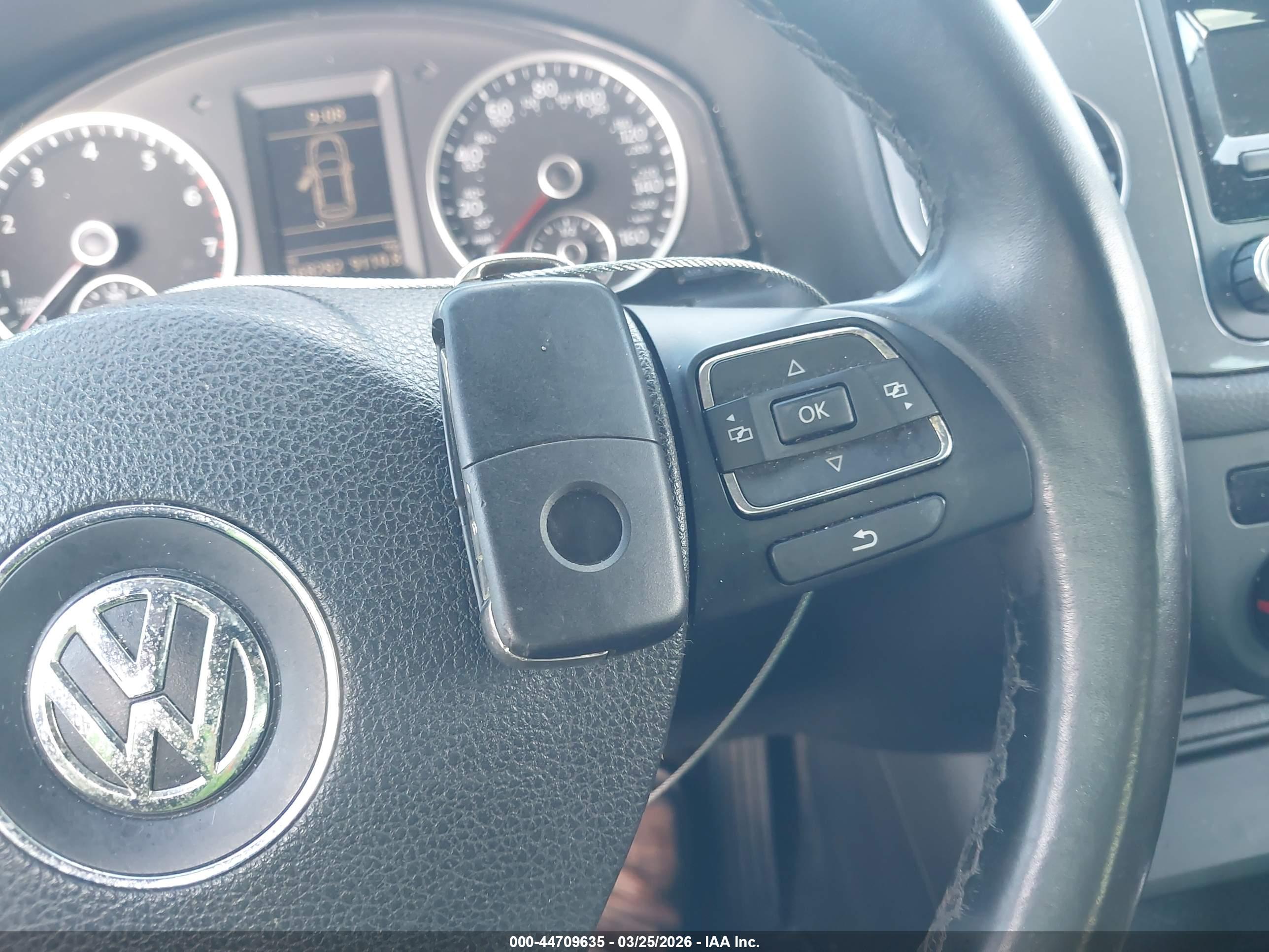 VOLKSWAGEN TIGUAN image 11