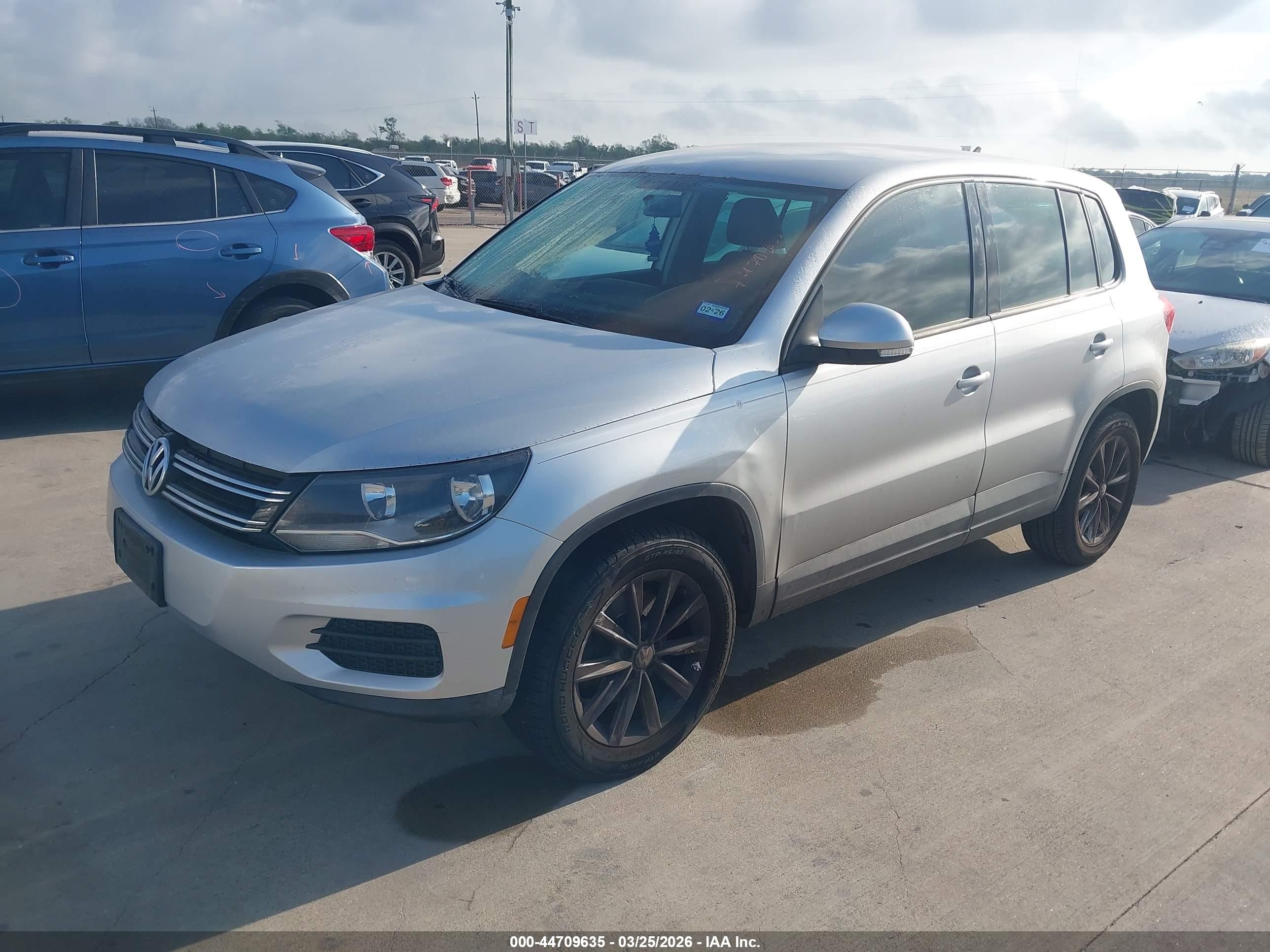 VOLKSWAGEN TIGUAN image 2
