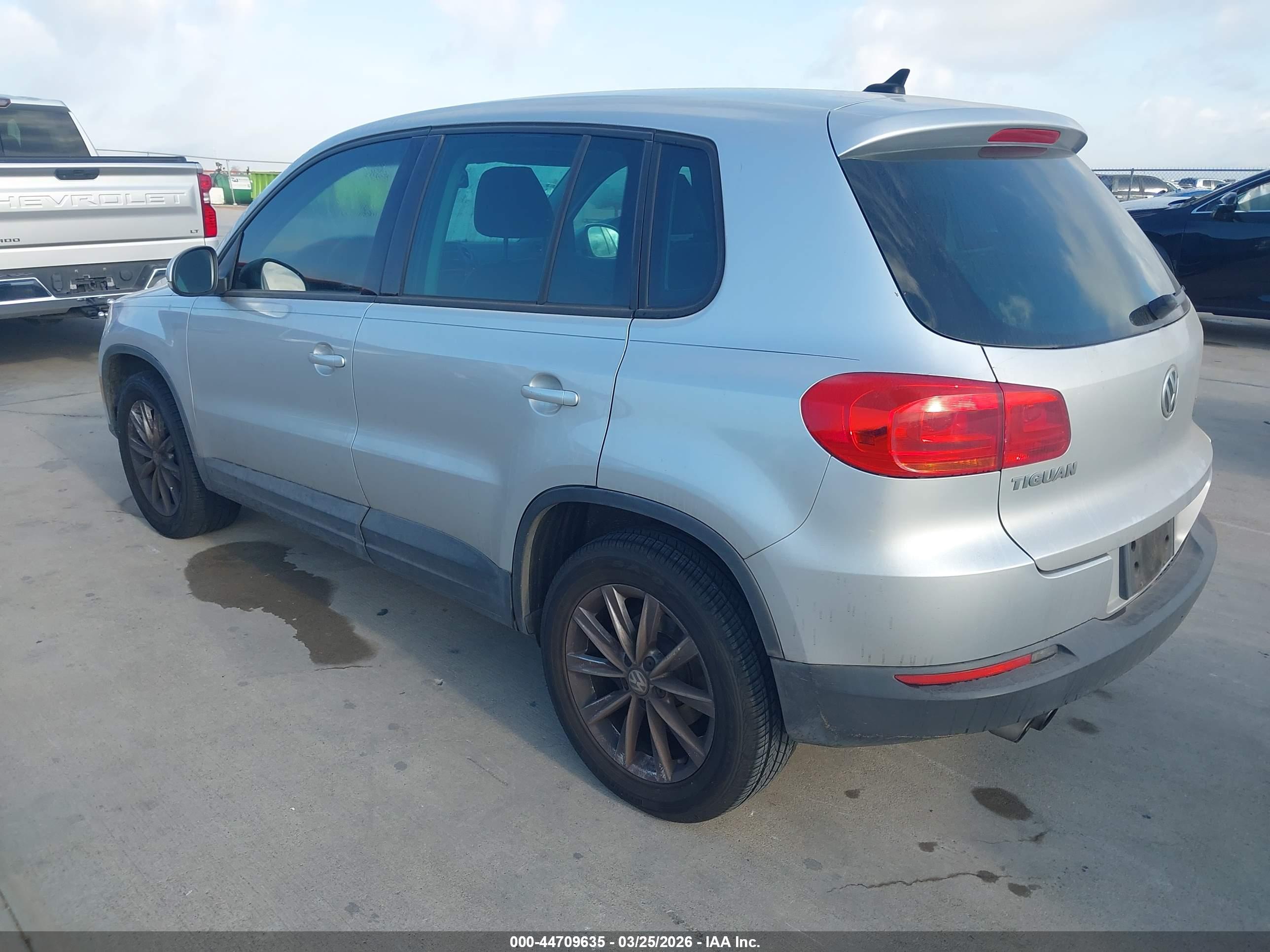 VOLKSWAGEN TIGUAN image 3