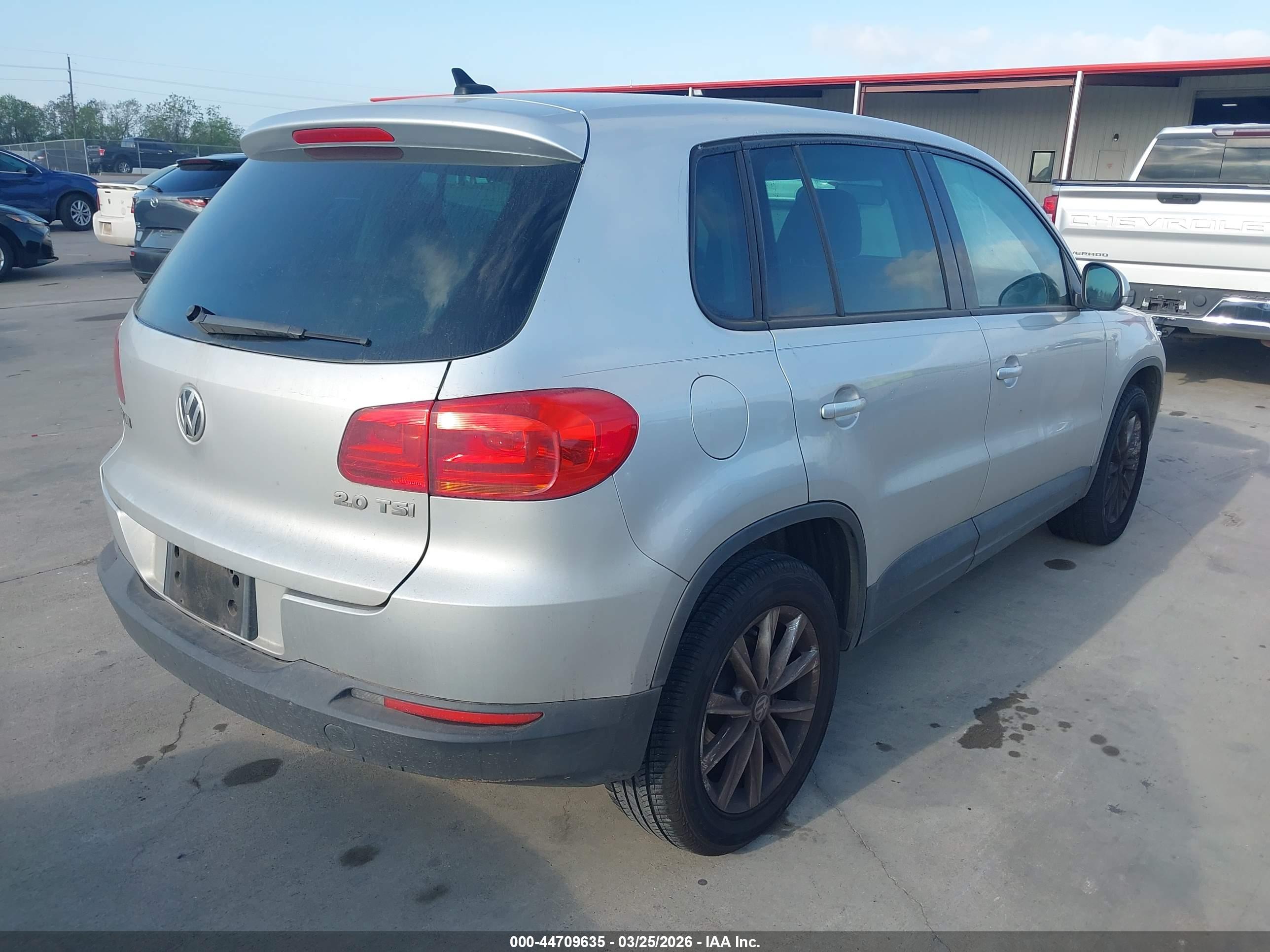 VOLKSWAGEN TIGUAN image 4