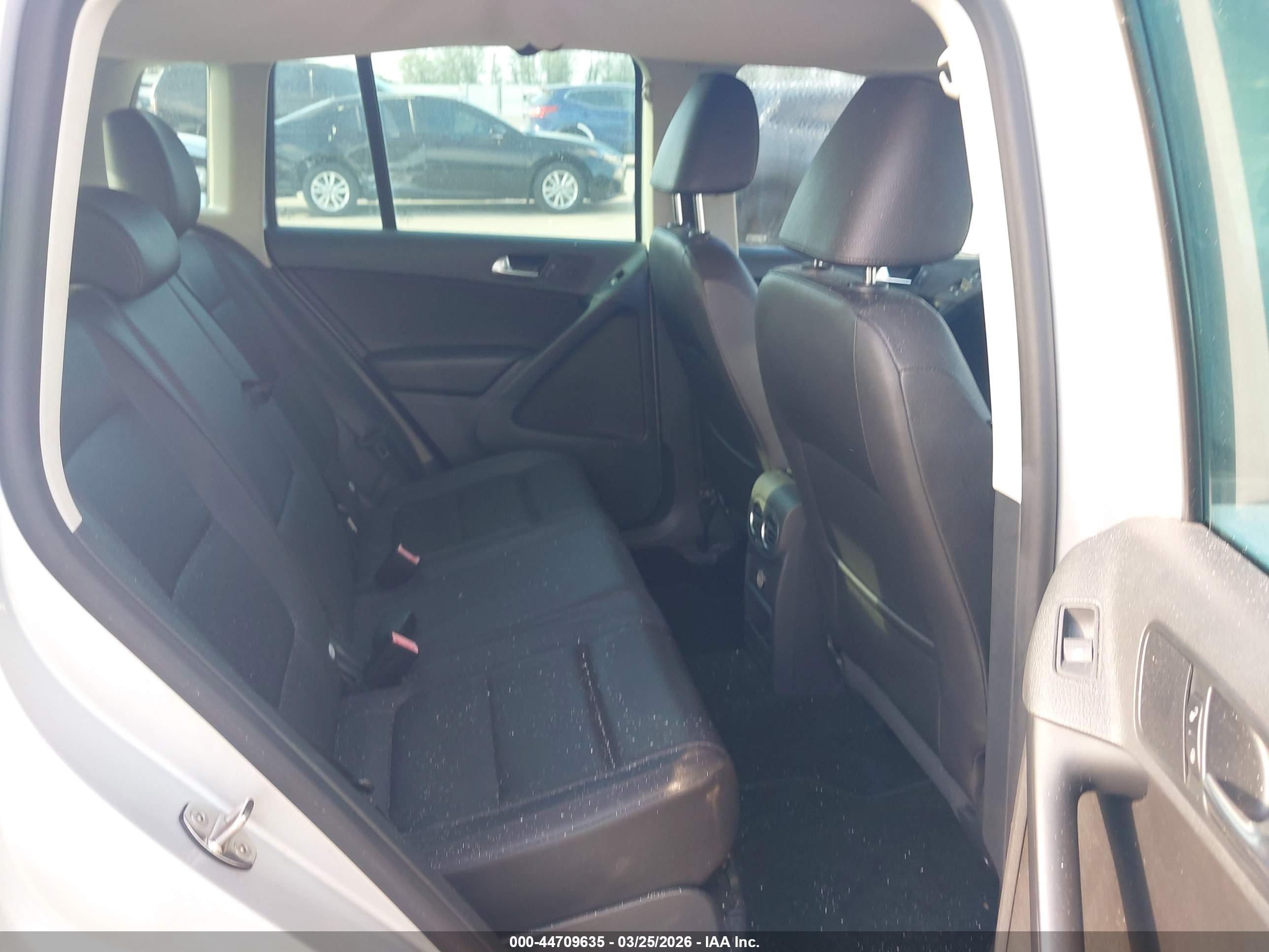 VOLKSWAGEN TIGUAN image 8