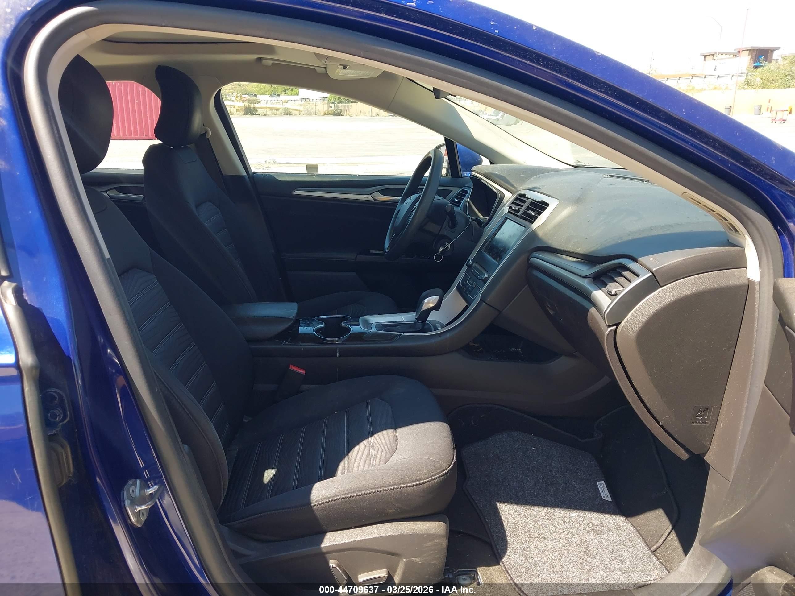 FORD FUSION image 5
