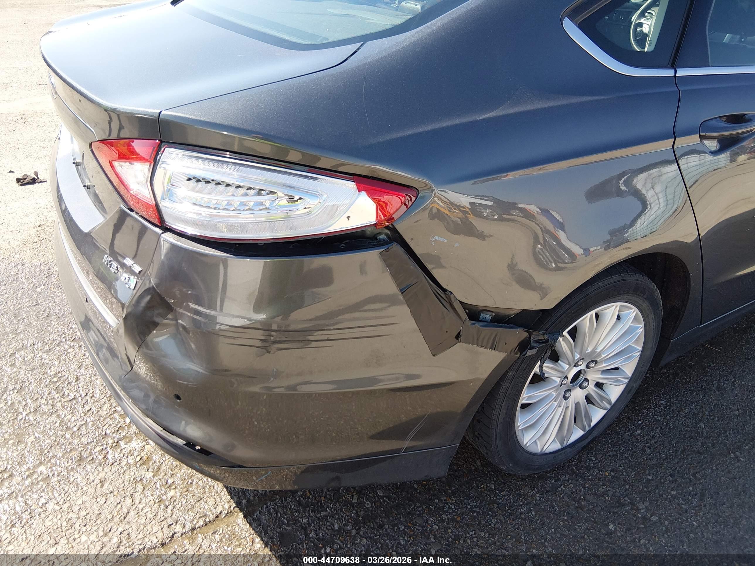 FORD FUSION image 6
