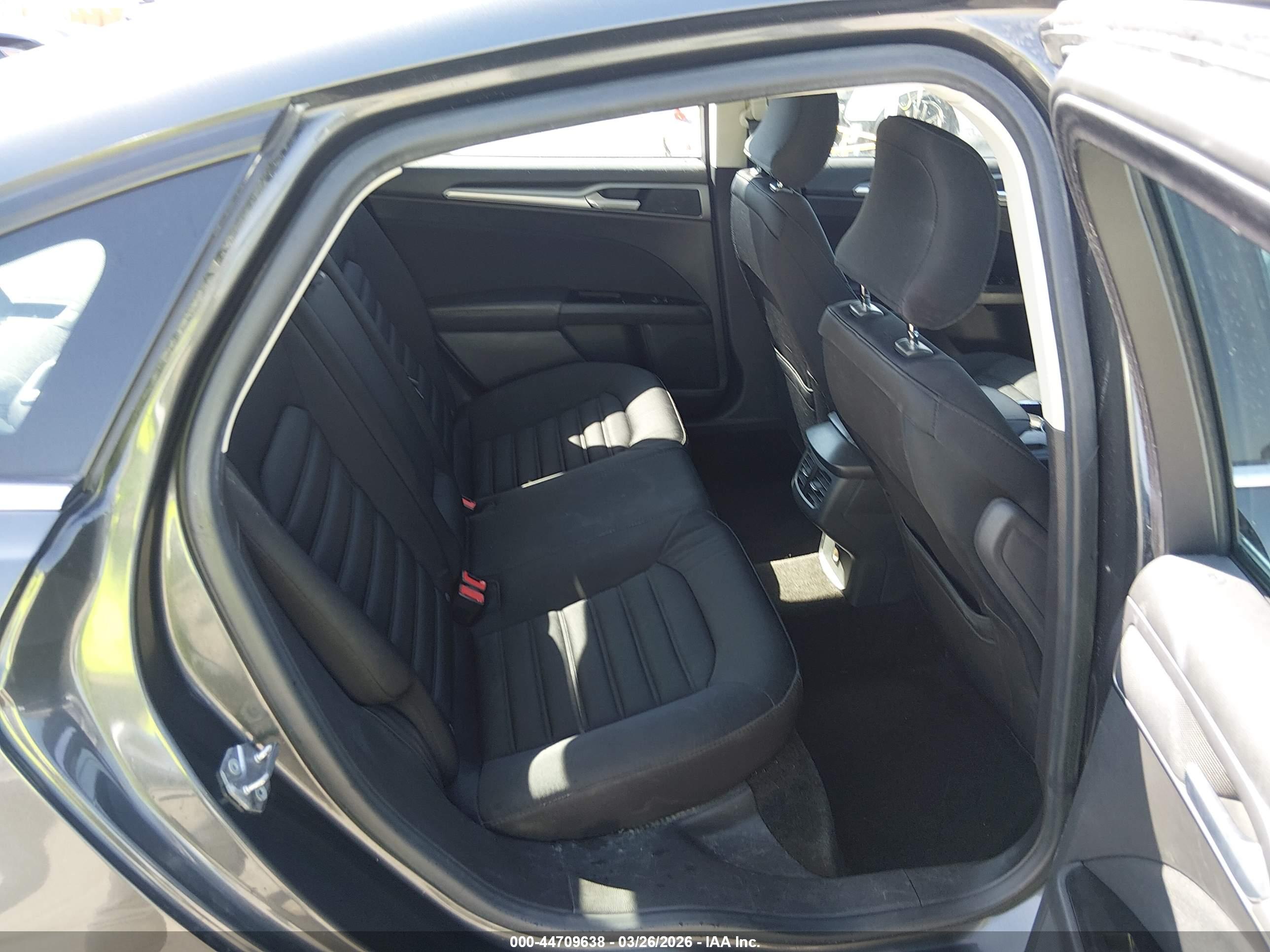 FORD FUSION image 8