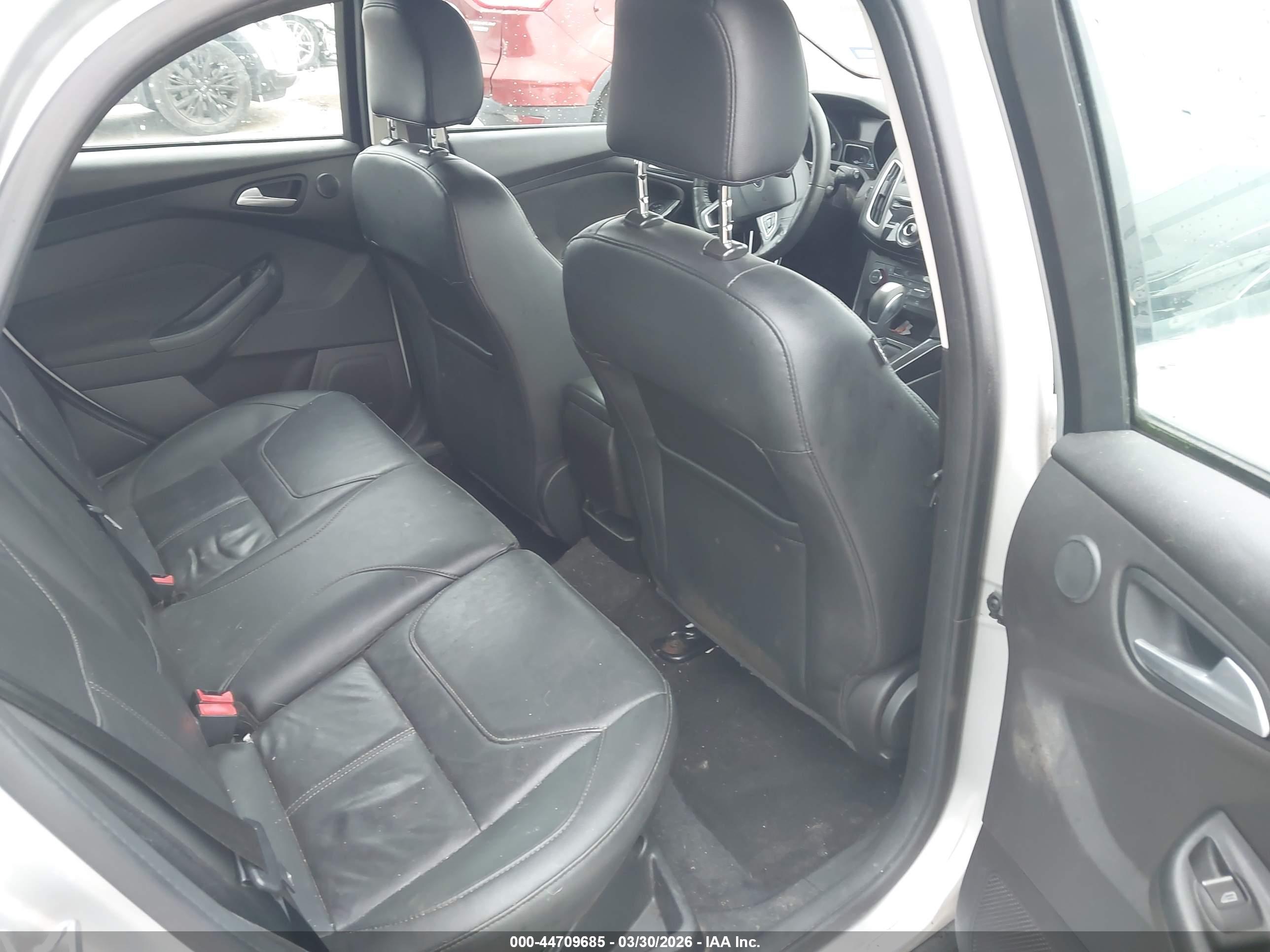 FORD FOCUS image 8