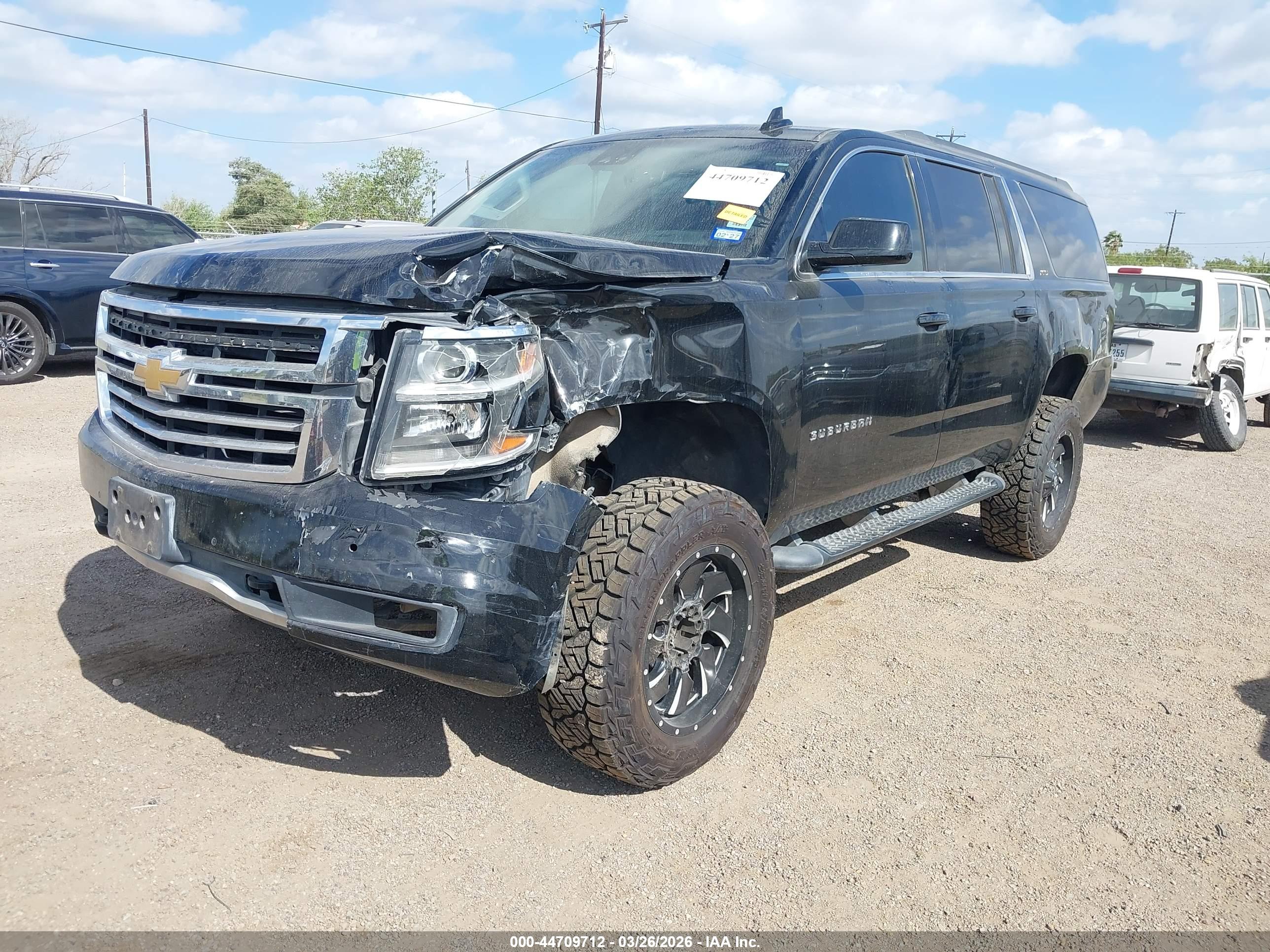 CHEVROLET SUBURBAN image 2