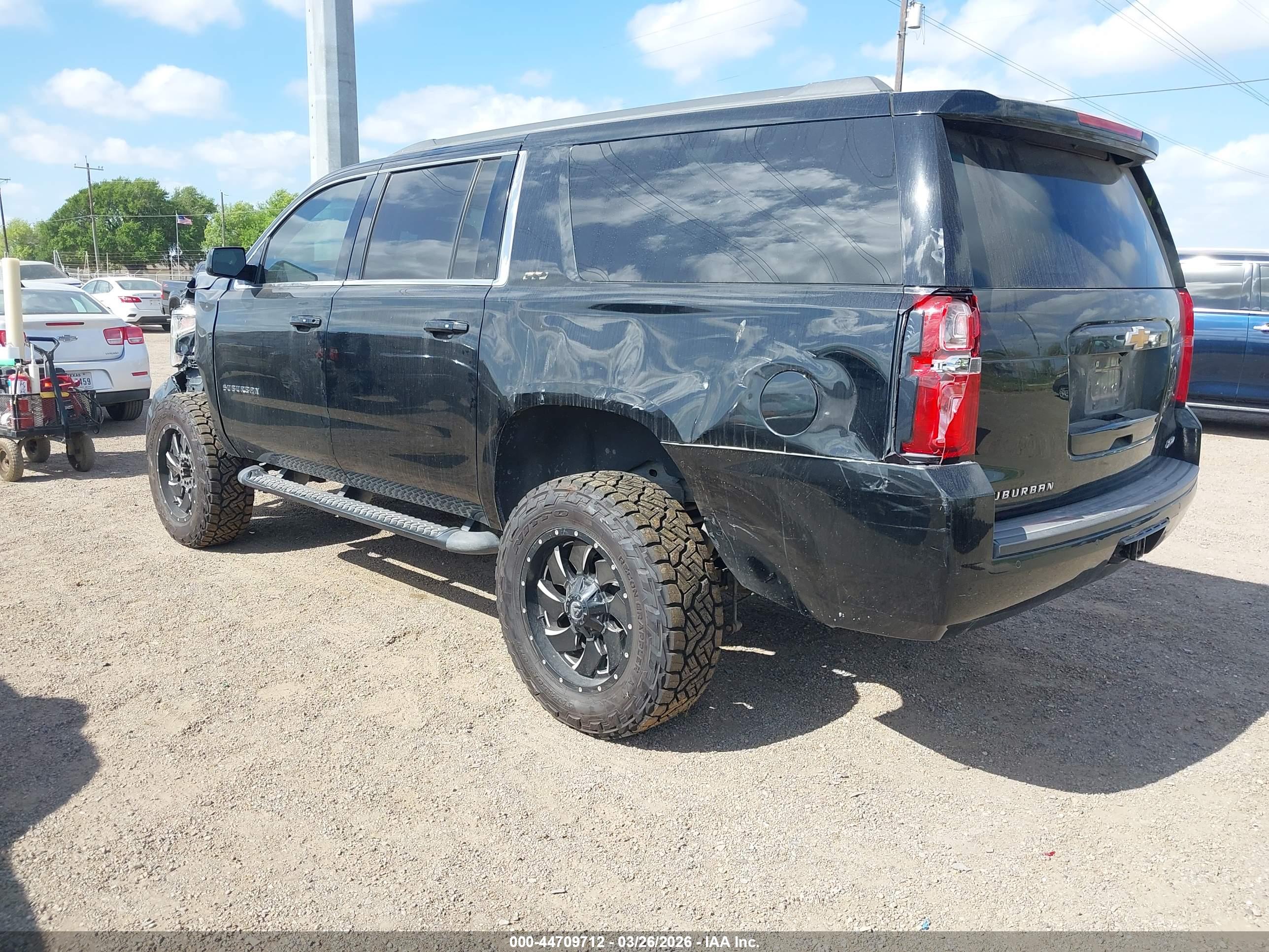 CHEVROLET SUBURBAN image 3