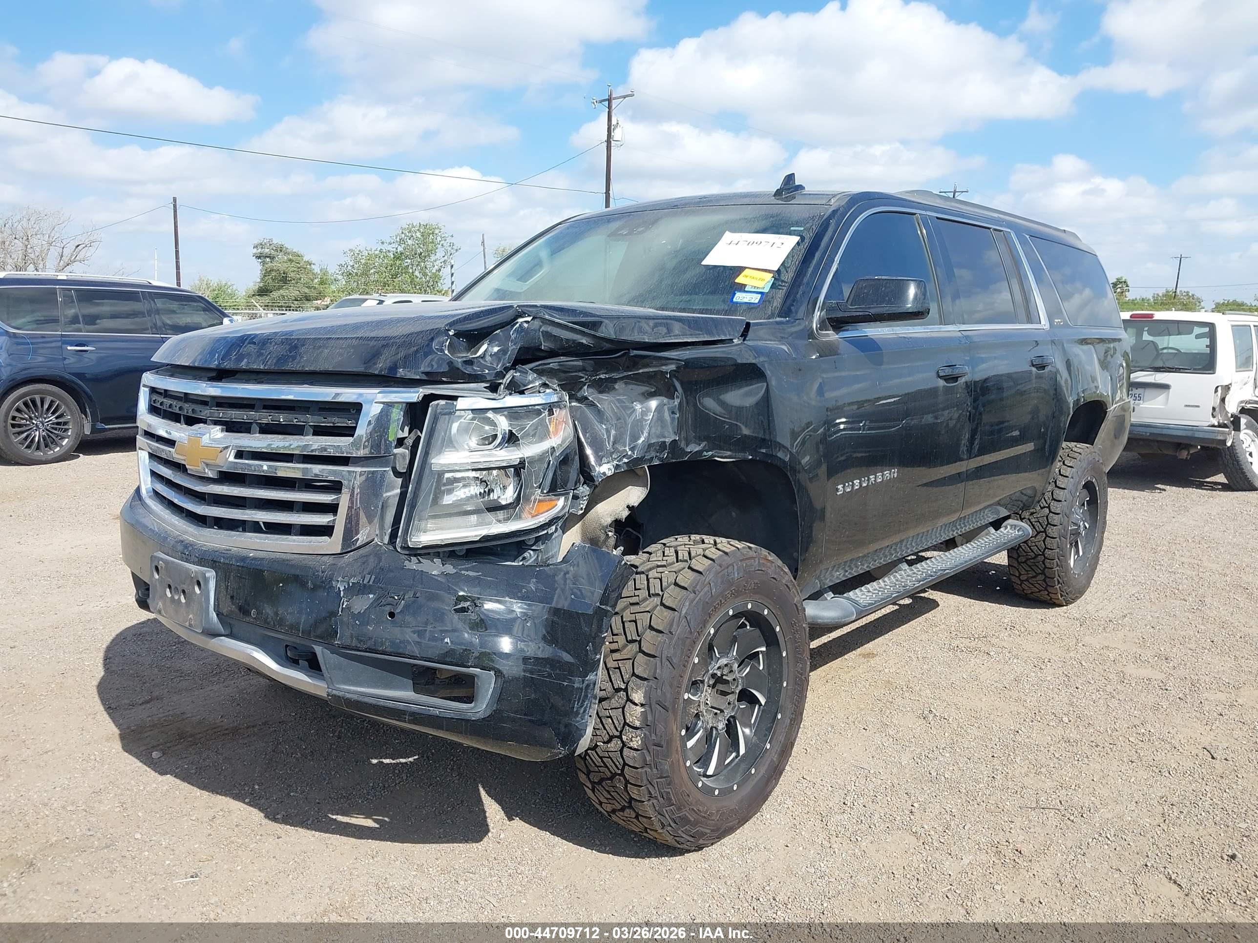 CHEVROLET SUBURBAN image 6