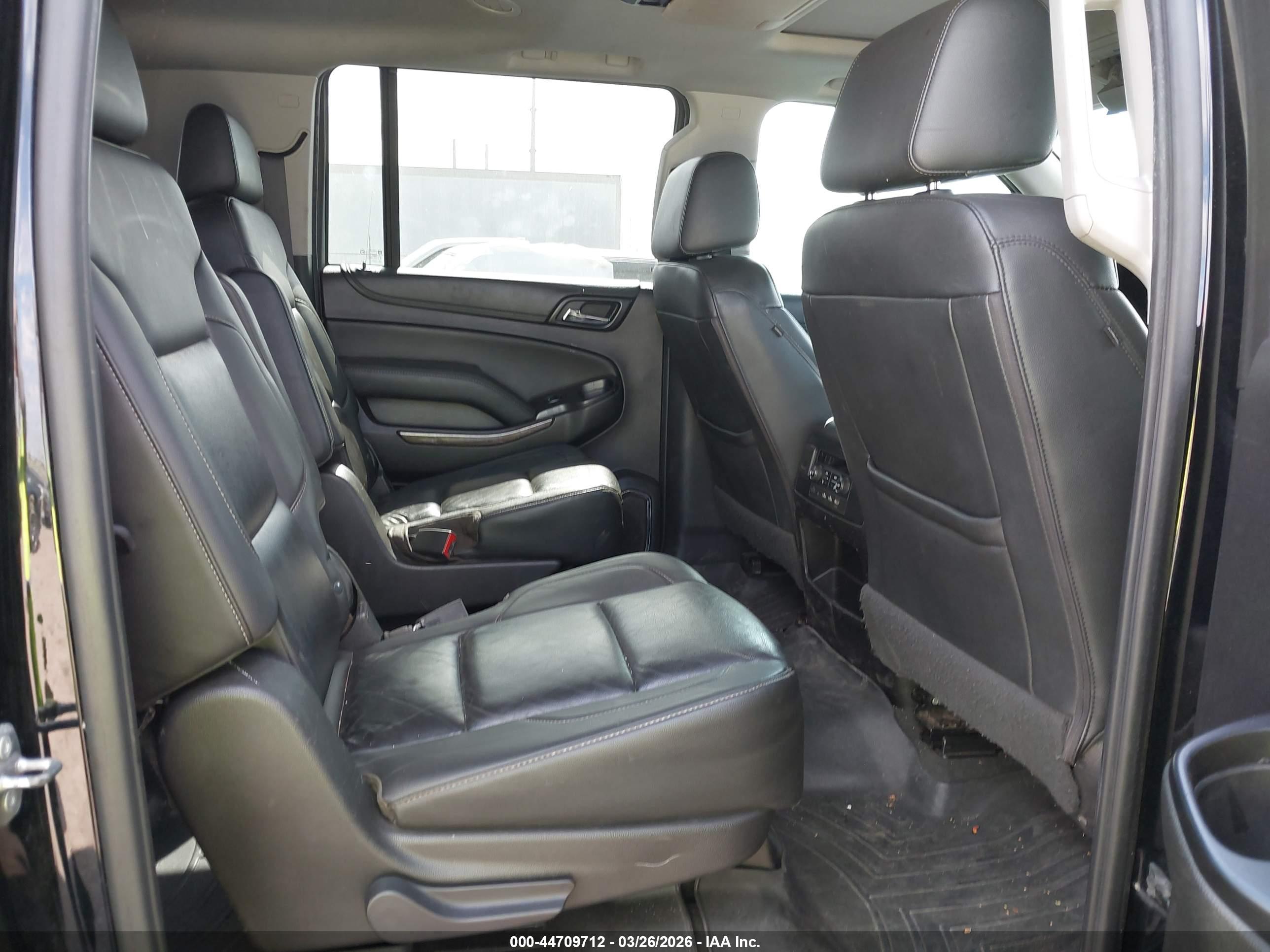CHEVROLET SUBURBAN image 8