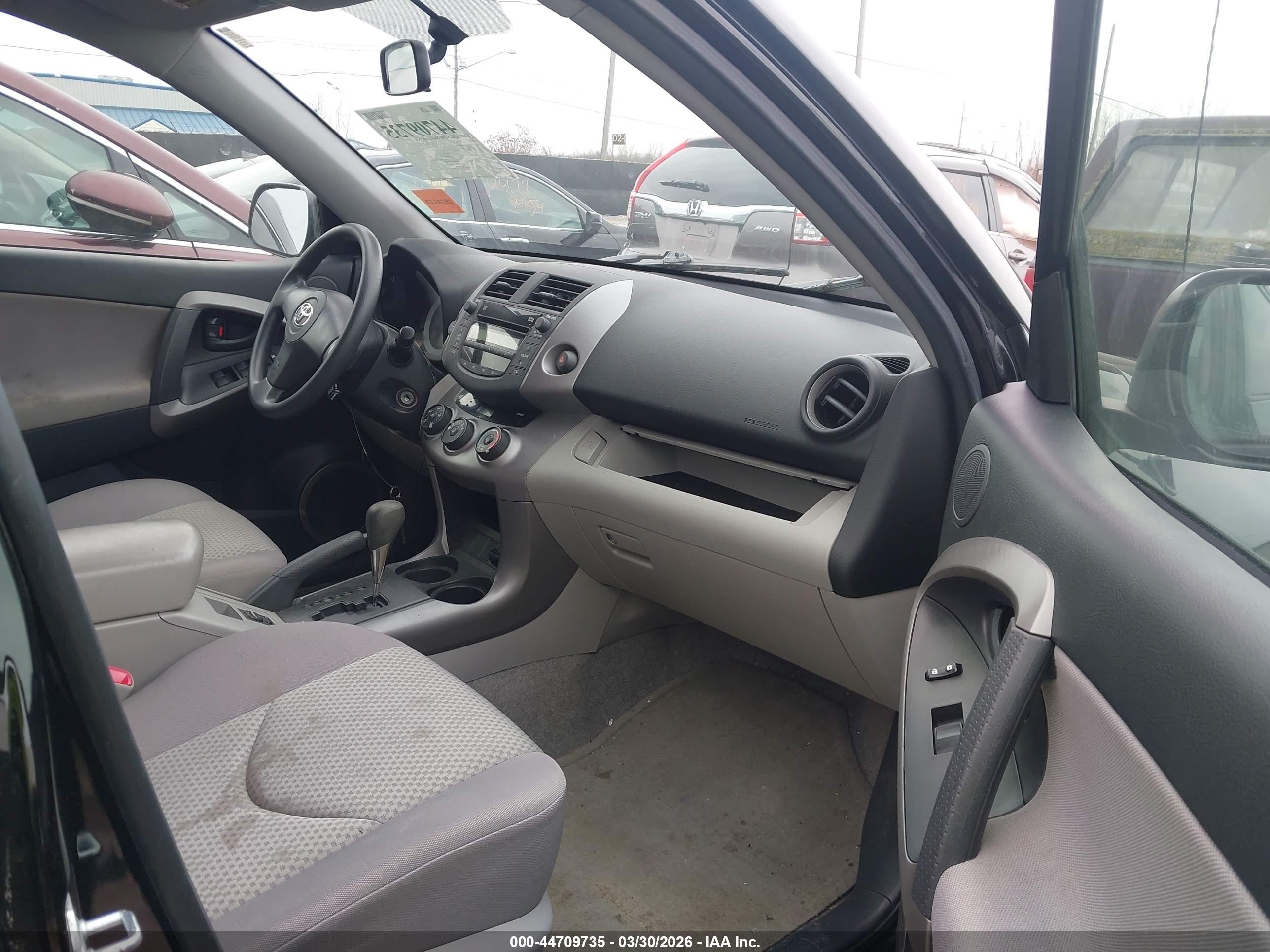 TOYOTA RAV4 image 5