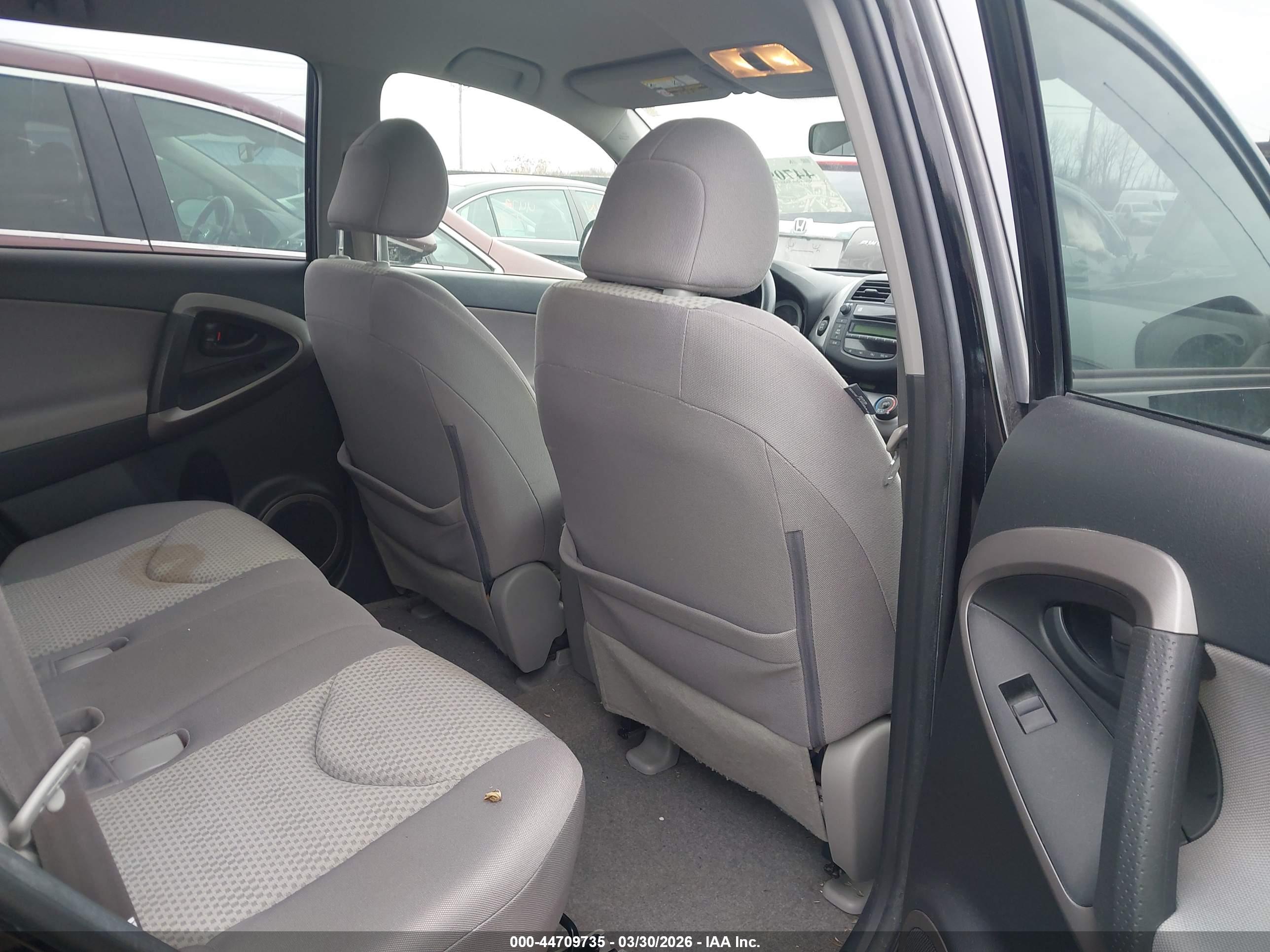 TOYOTA RAV4 image 8