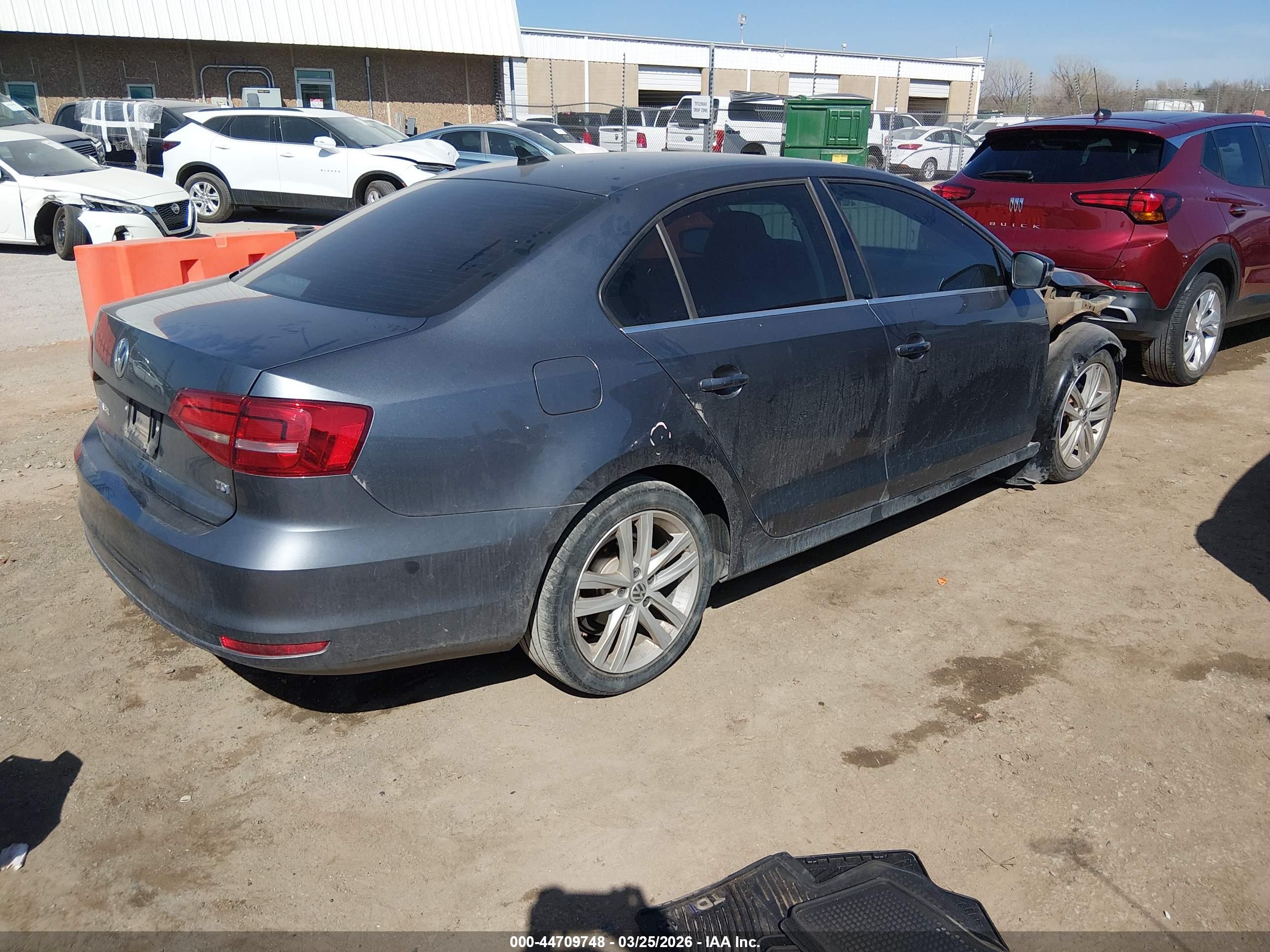 VOLKSWAGEN JETTA image 4