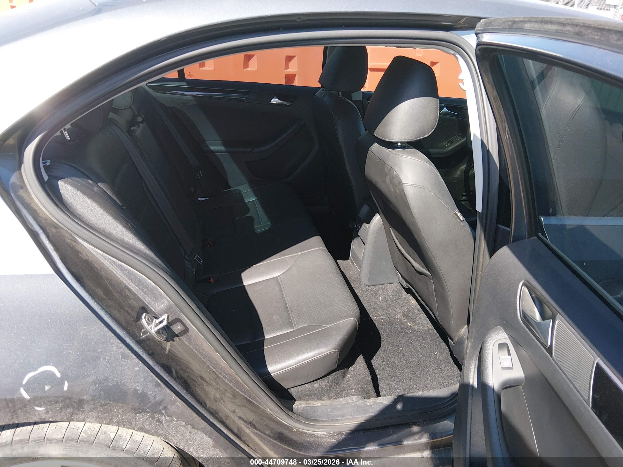 VOLKSWAGEN JETTA image 8