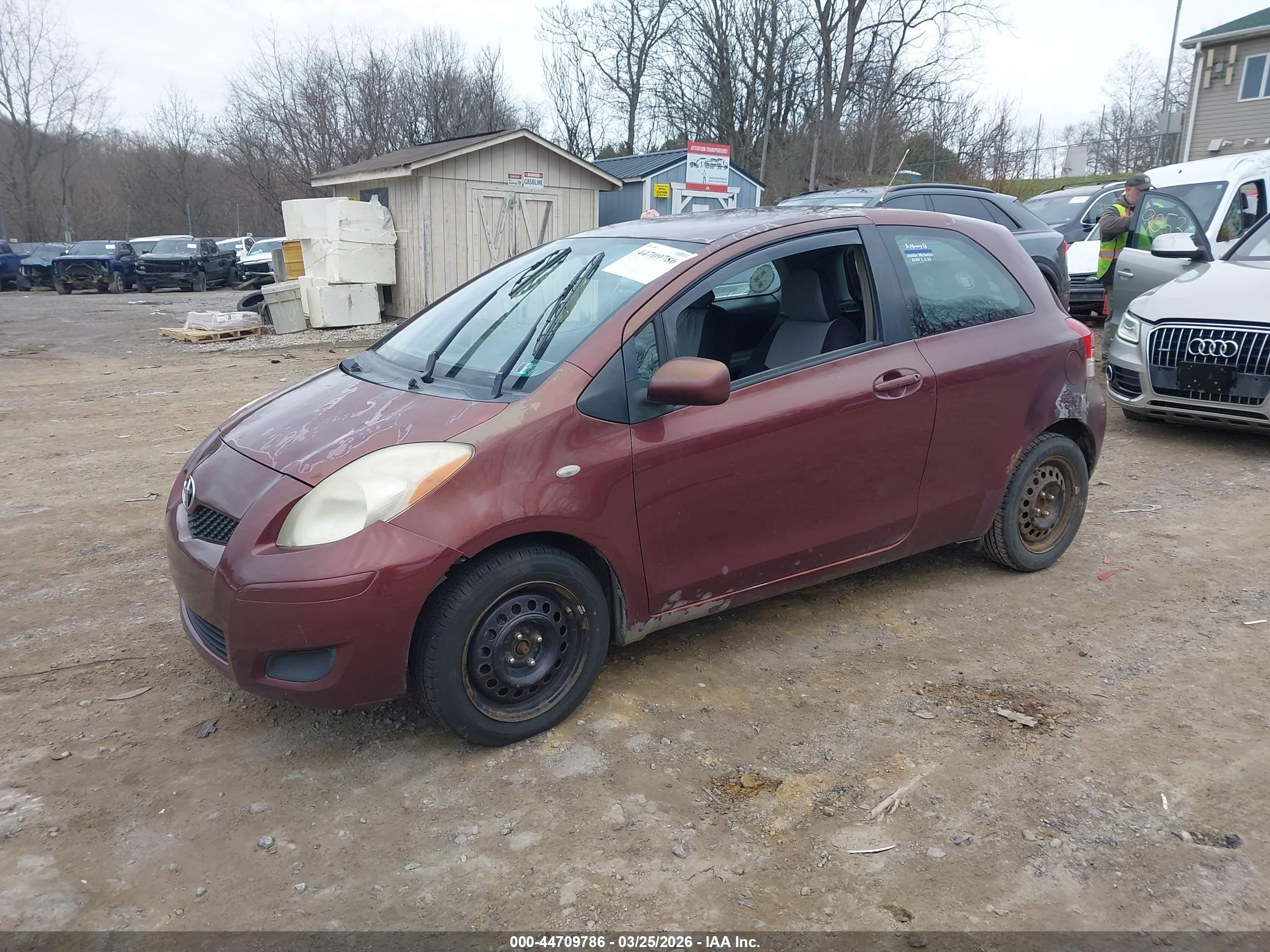 TOYOTA YARIS image 2