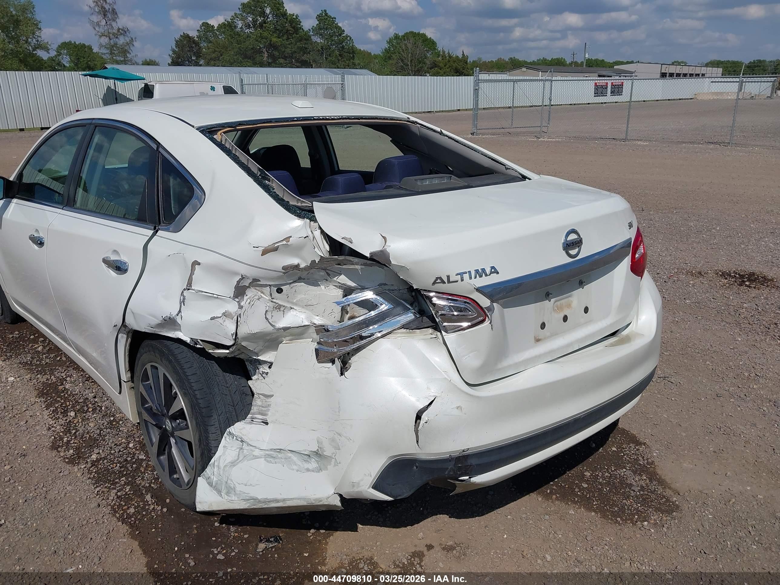 NISSAN ALTIMA image 6