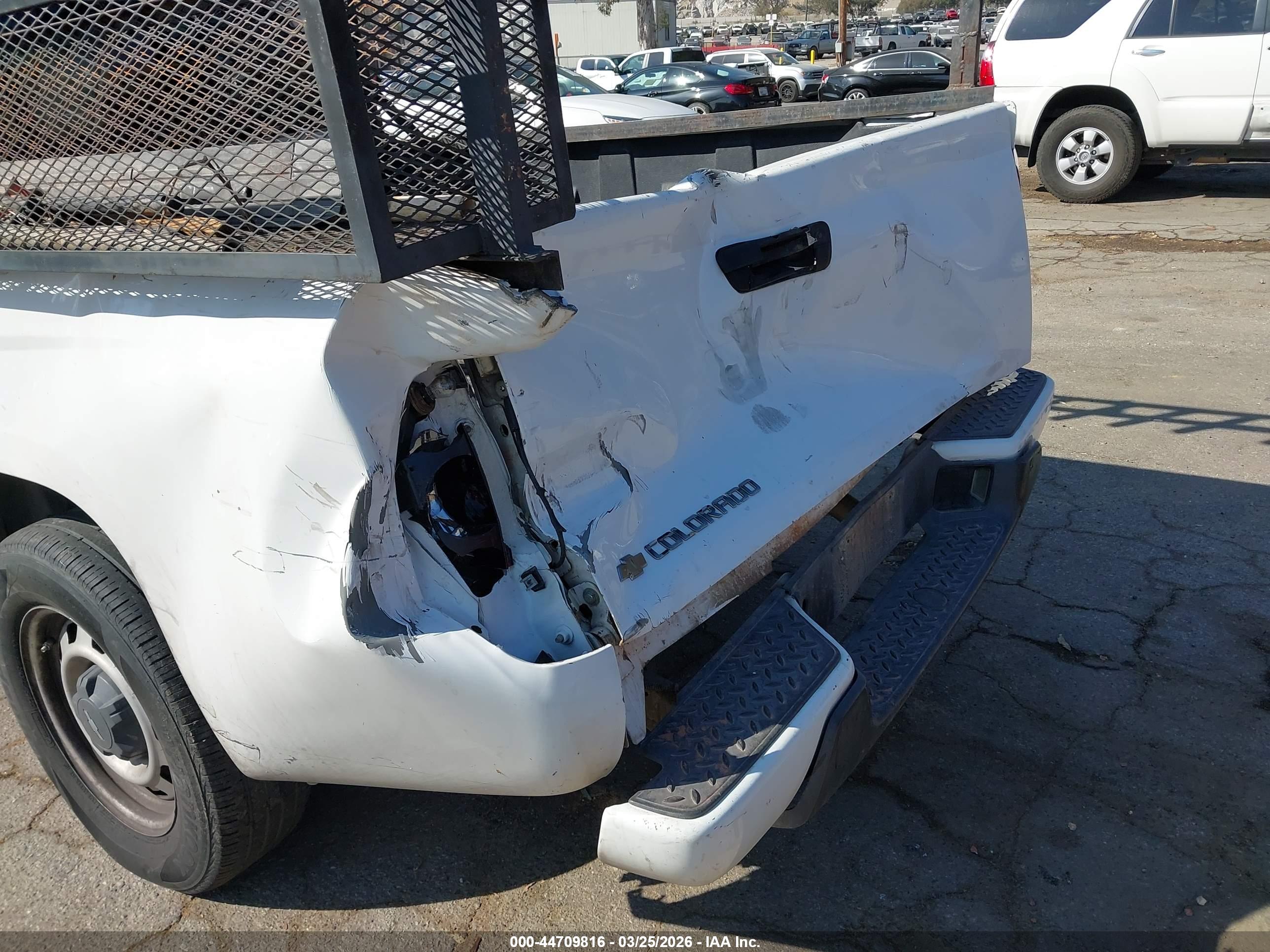 CHEVROLET COLORADO image 6