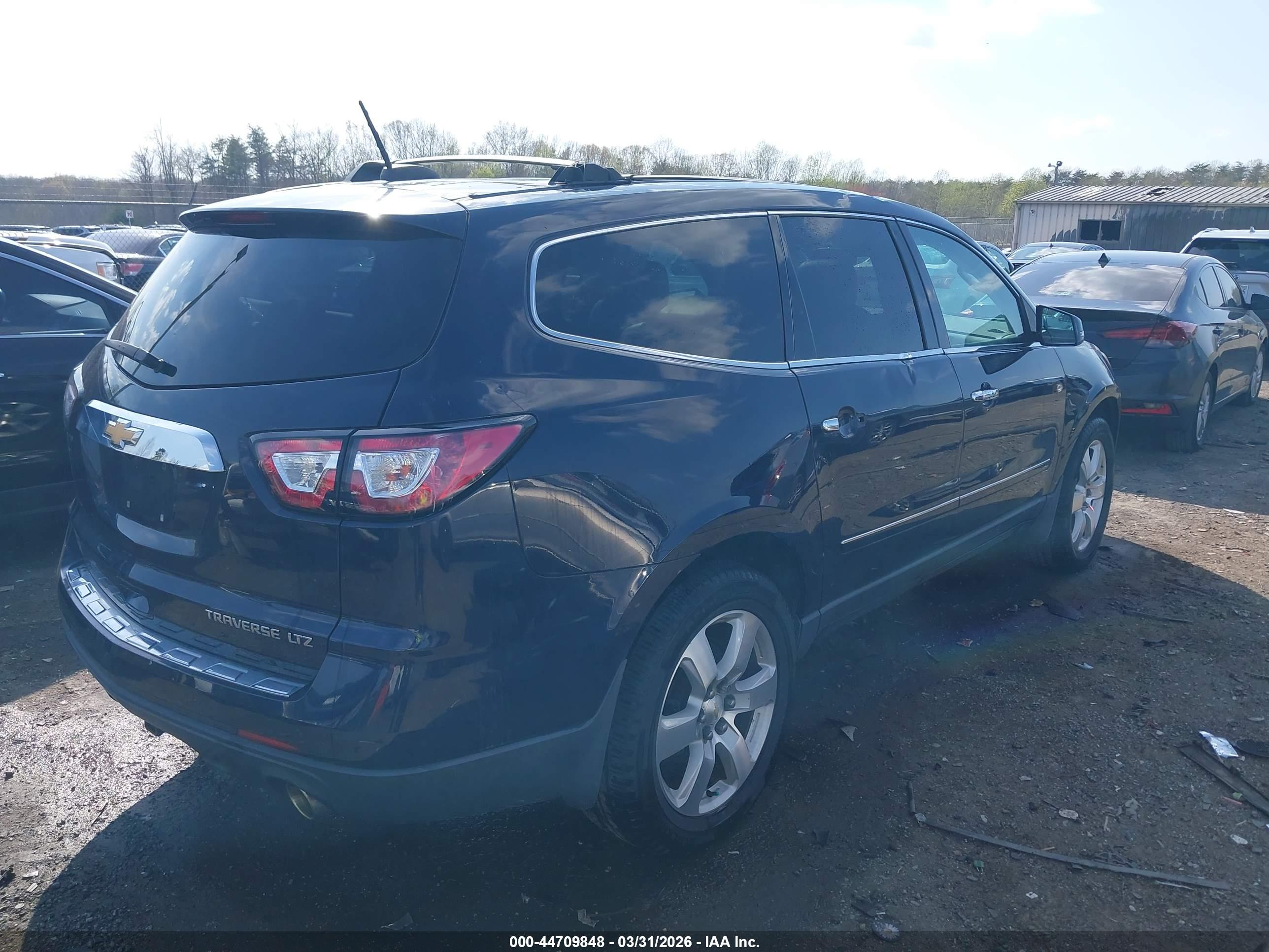 CHEVROLET TRAVERSE image 4