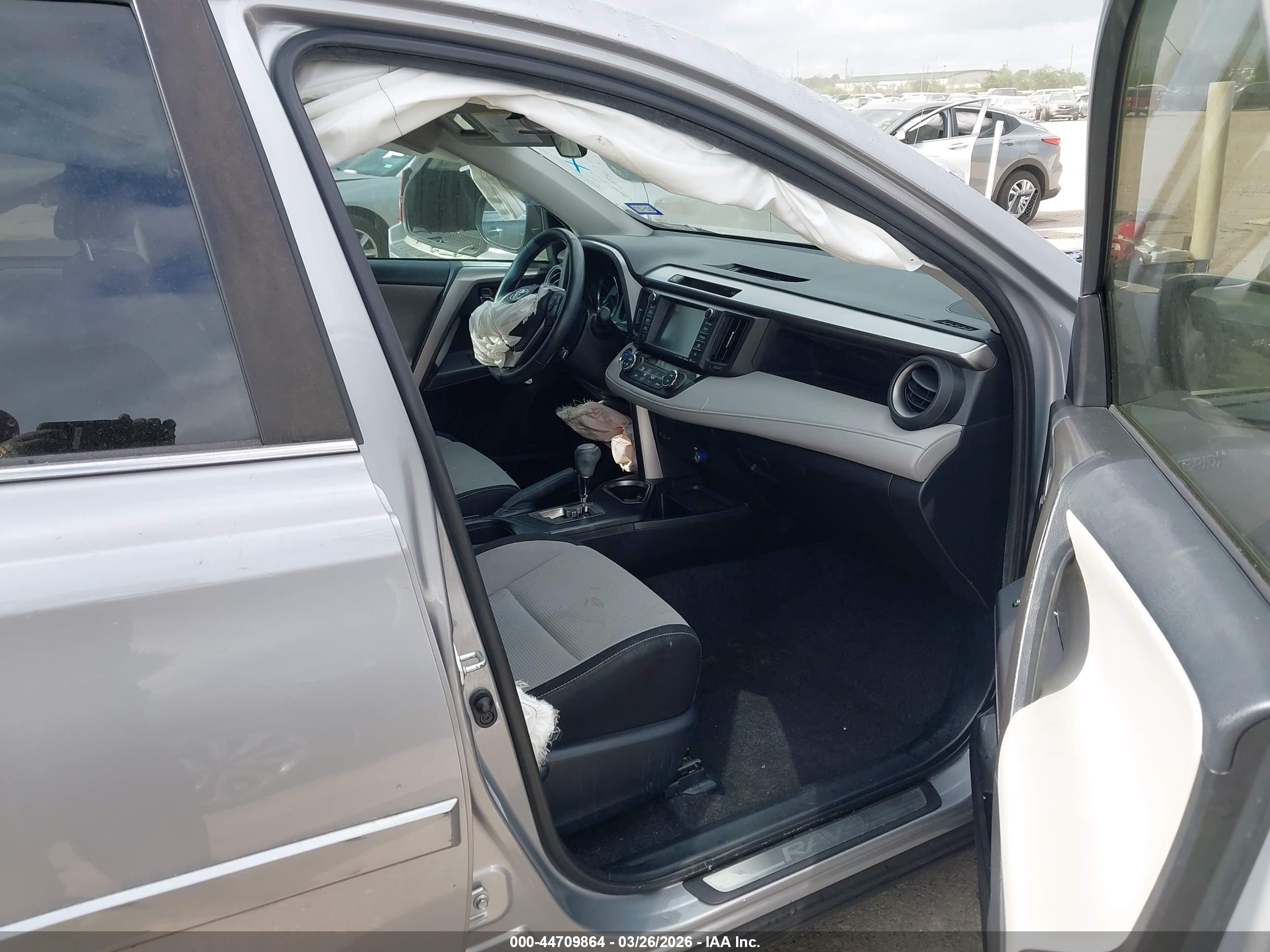TOYOTA RAV4 image 5