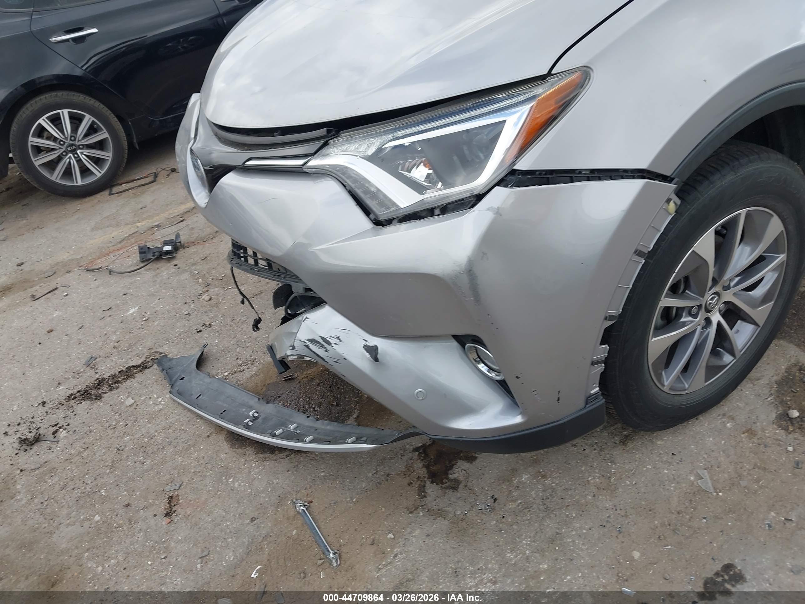 TOYOTA RAV4 image 6