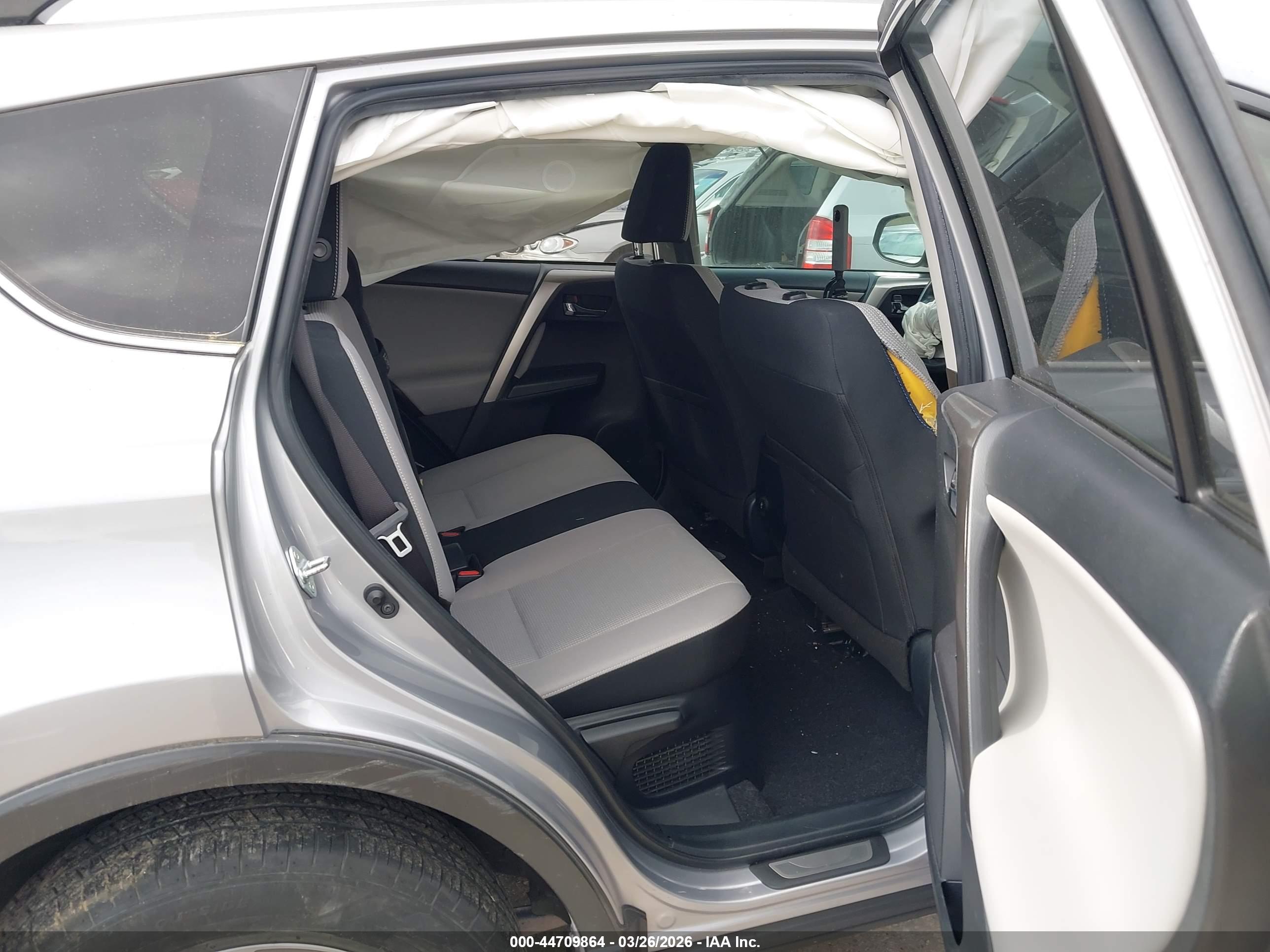TOYOTA RAV4 image 8