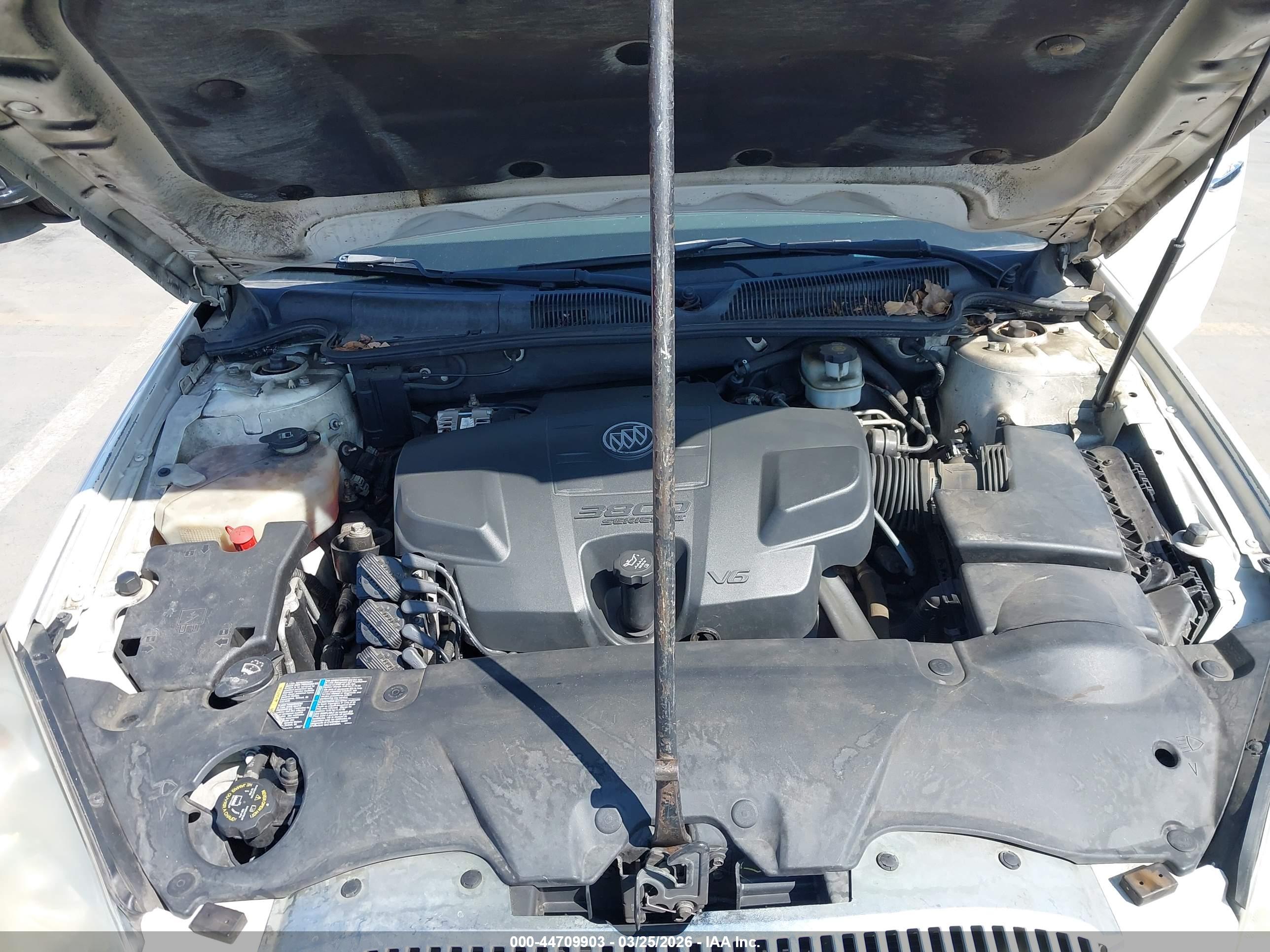 BUICK LUCERNE image 10