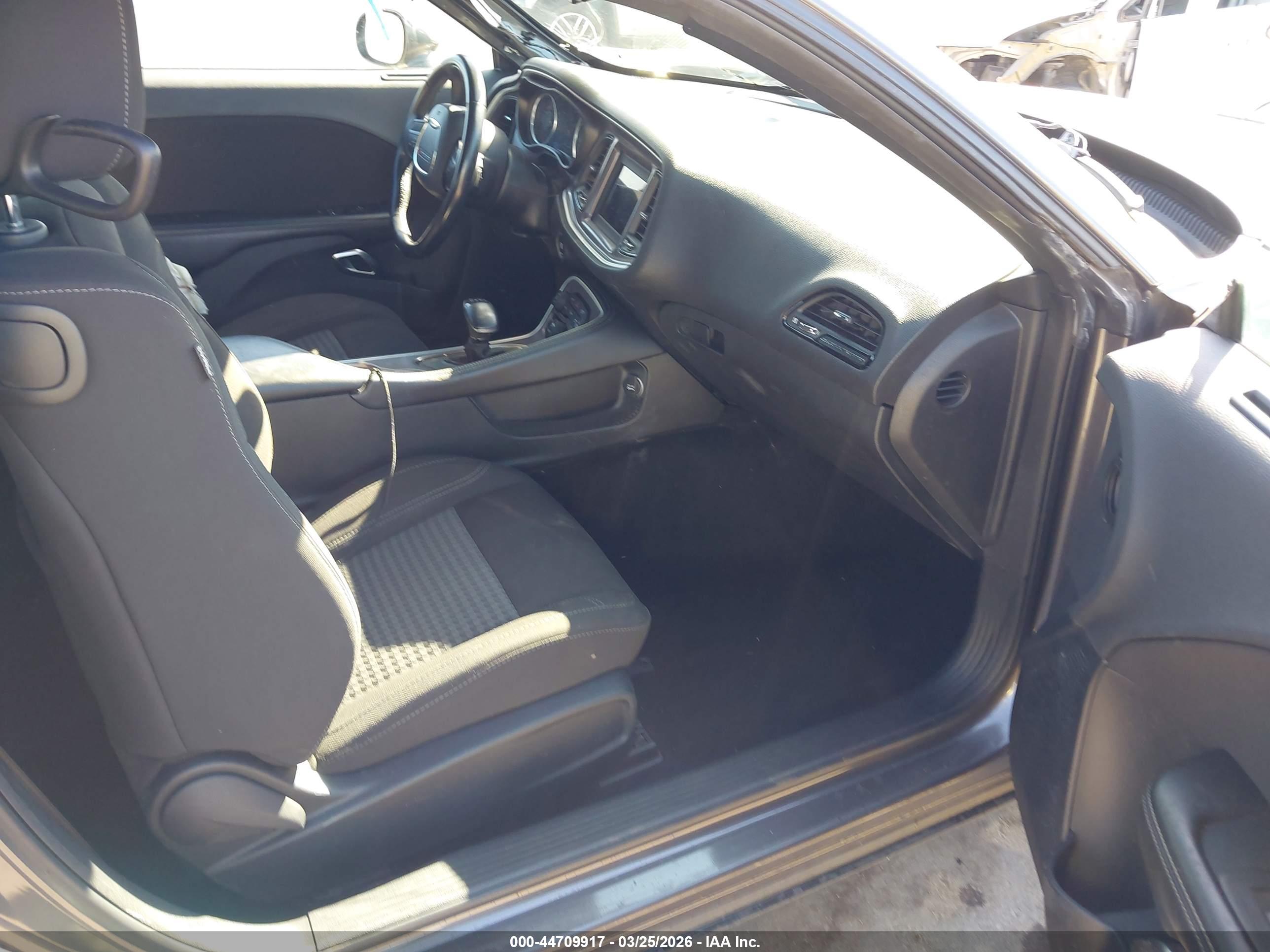 DODGE CHALLENGER image 5