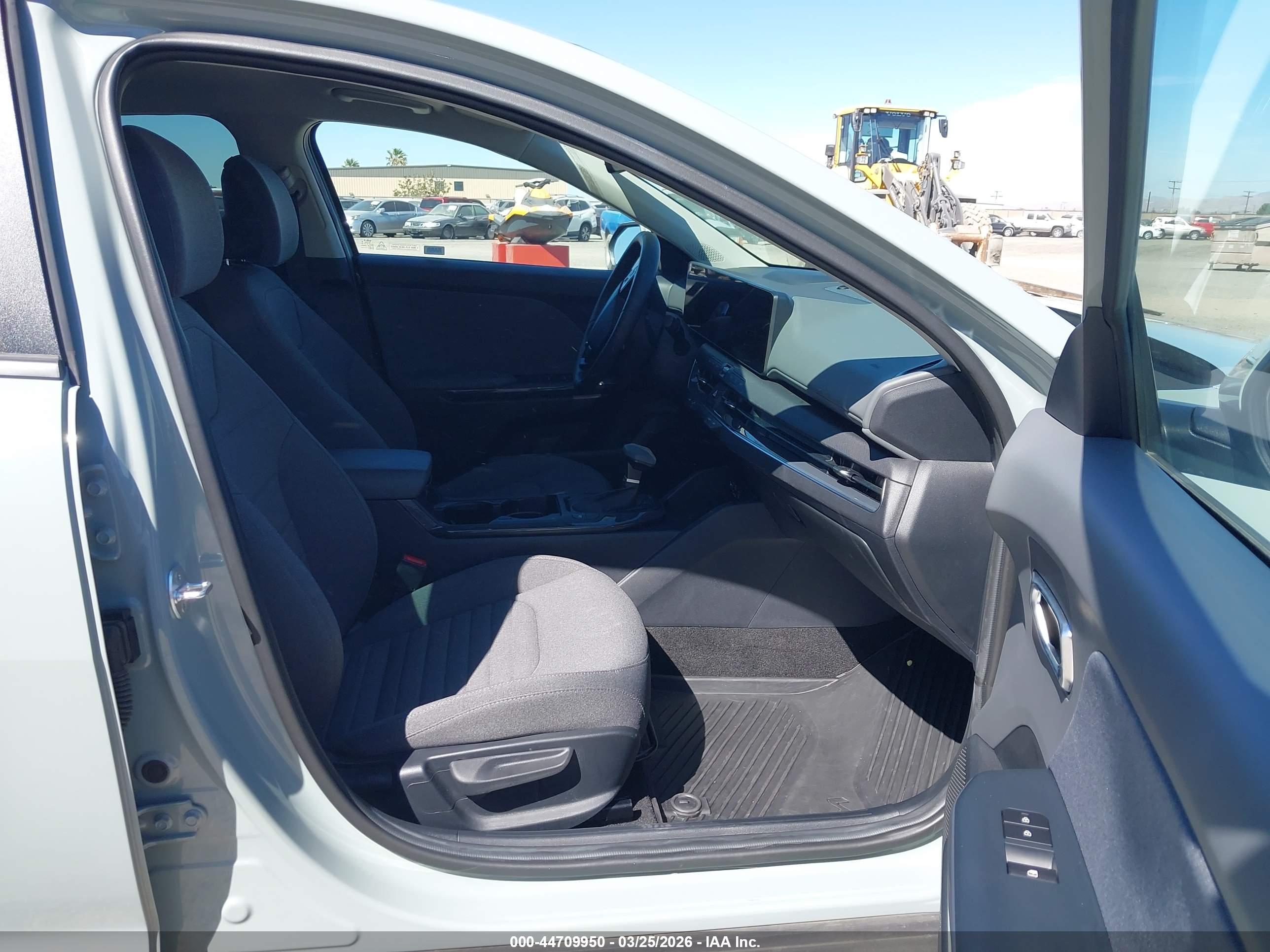 KIA K4 image 5